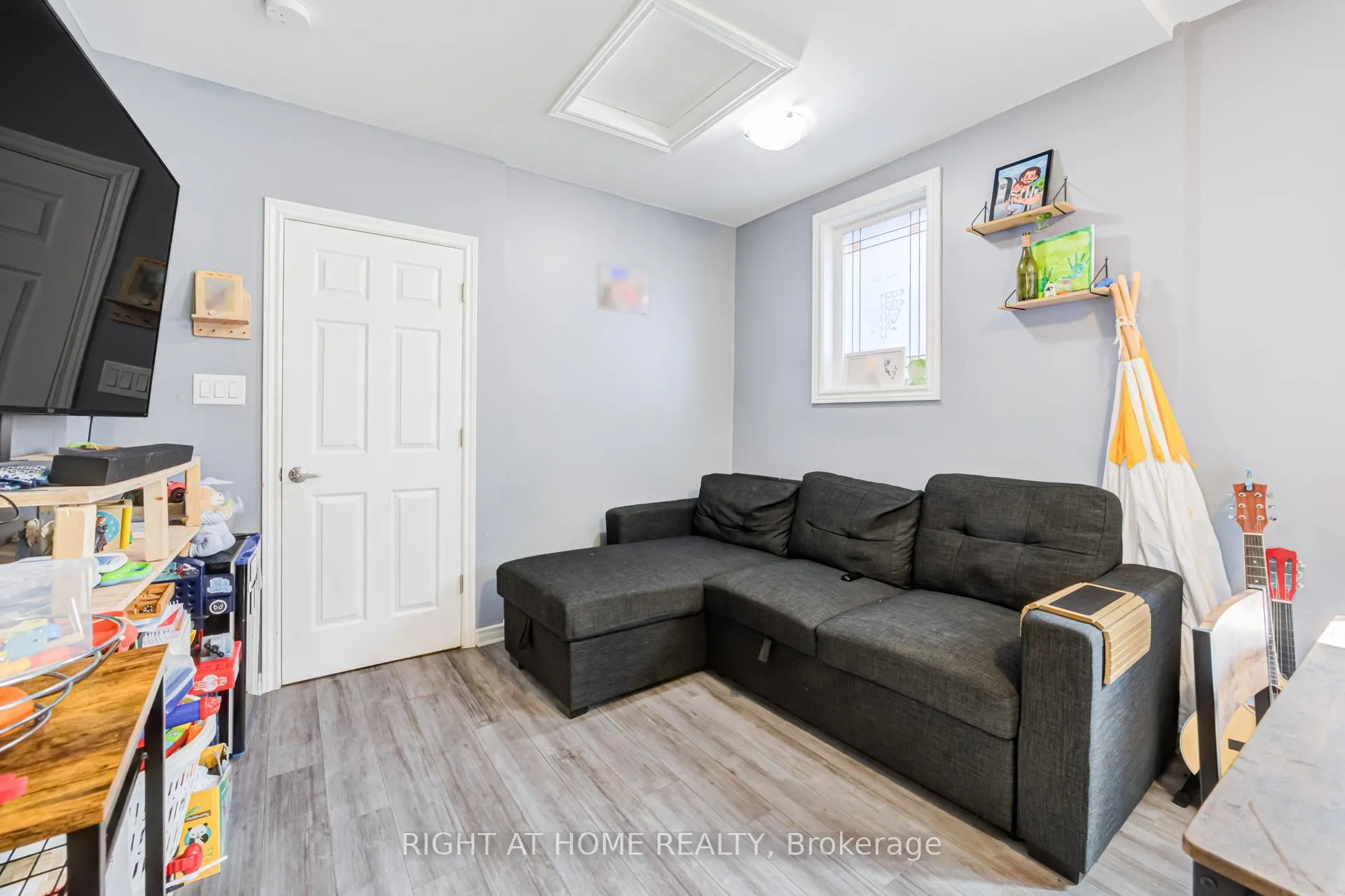Photo 28 of 519 Rogers Road, Toronto, Keelesdale-Eglinton West — HOMEH