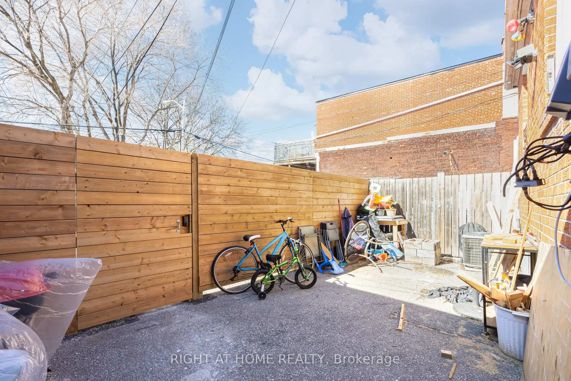 Photo 41 of 519 Rogers Road, Toronto, Keelesdale-Eglinton West — HOMEH