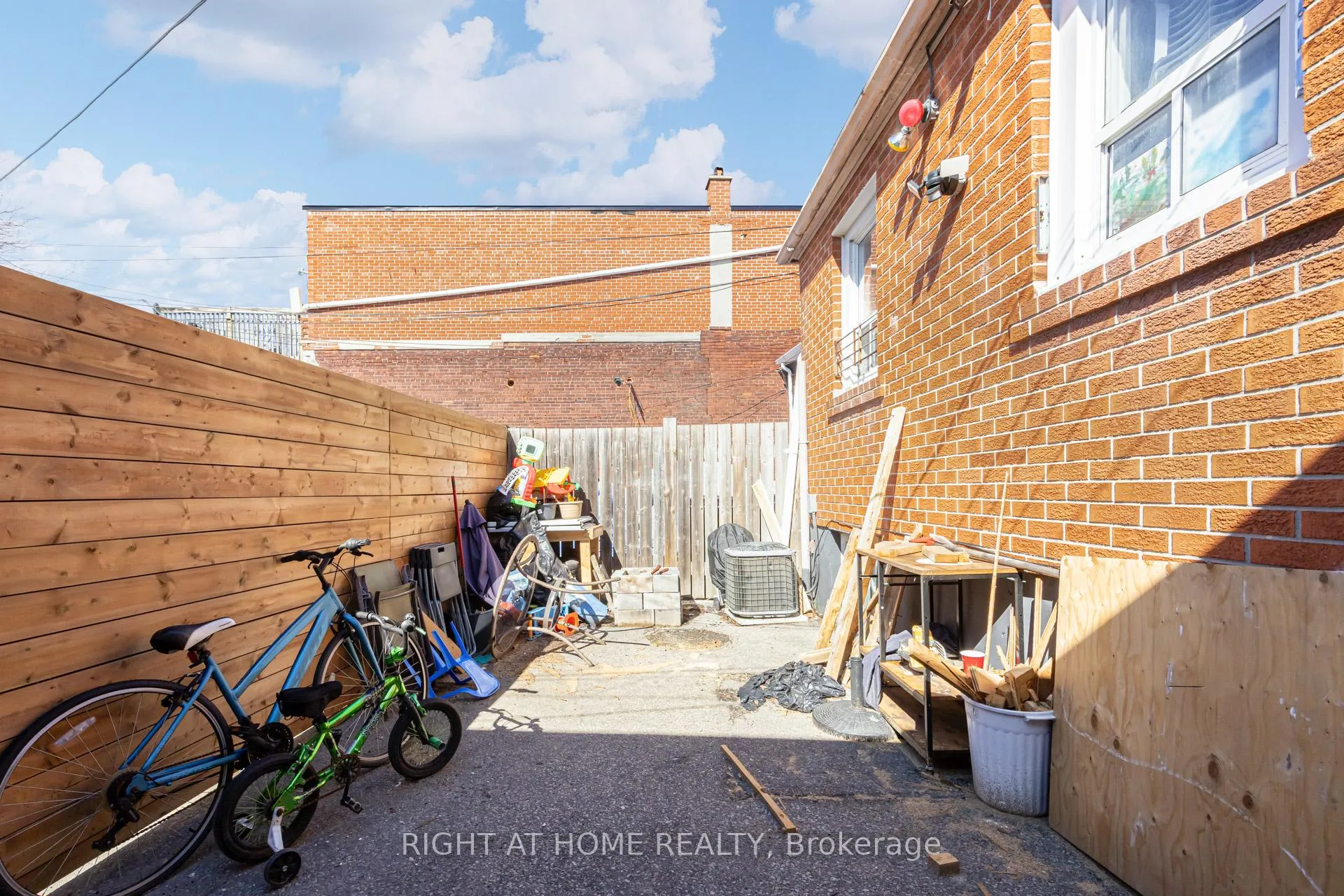 Photo 42 of 519 Rogers Road, Toronto, Keelesdale-Eglinton West — HOMEH