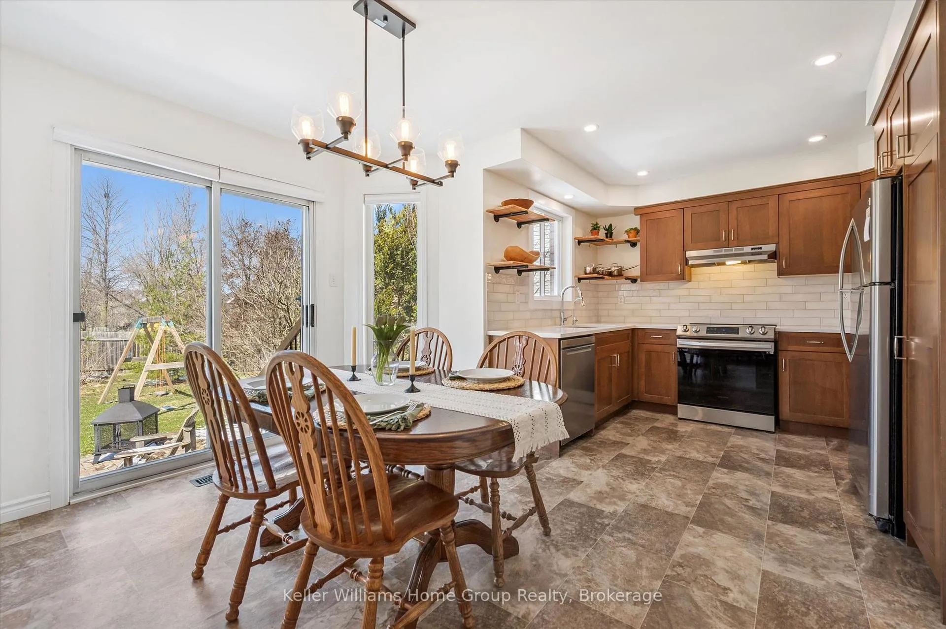 Photo 8 of 304 Daniel Crescent, Centre Wellington, Elora/Salem — HOMEH