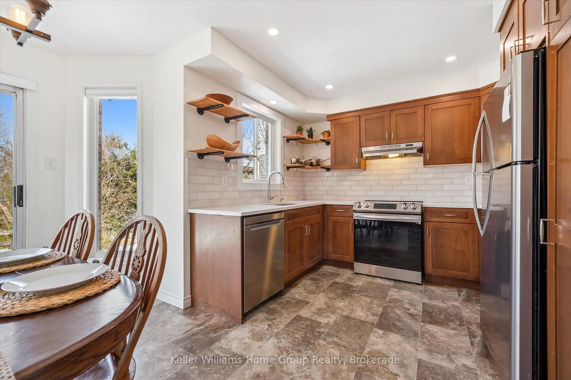 Photo 9 of 304 Daniel Crescent, Centre Wellington, Elora/Salem — HOMEH