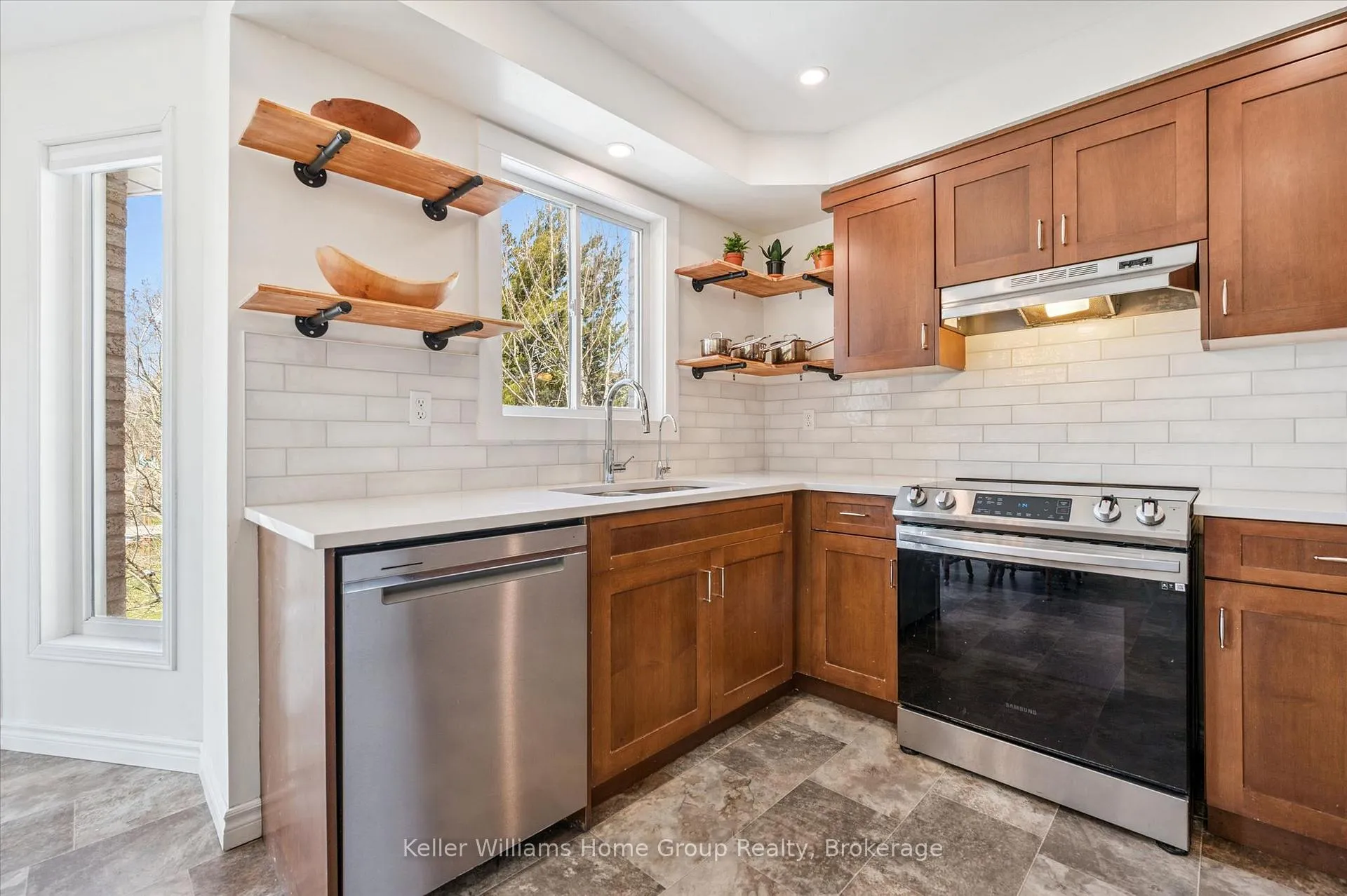 Photo 10 of 304 Daniel Crescent, Centre Wellington, Elora/Salem — HOMEH