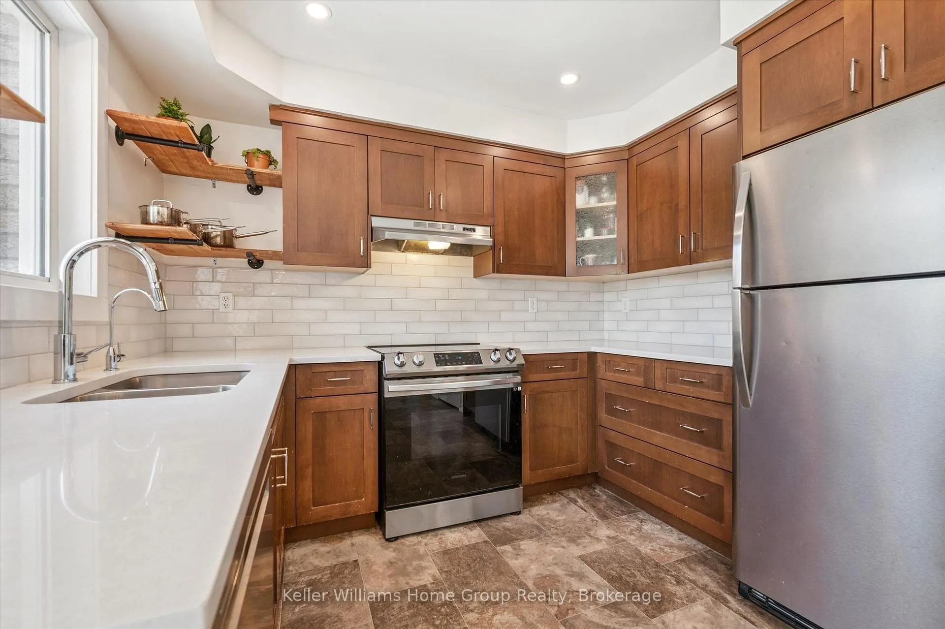 Photo 11 of 304 Daniel Crescent, Centre Wellington, Elora/Salem — HOMEH