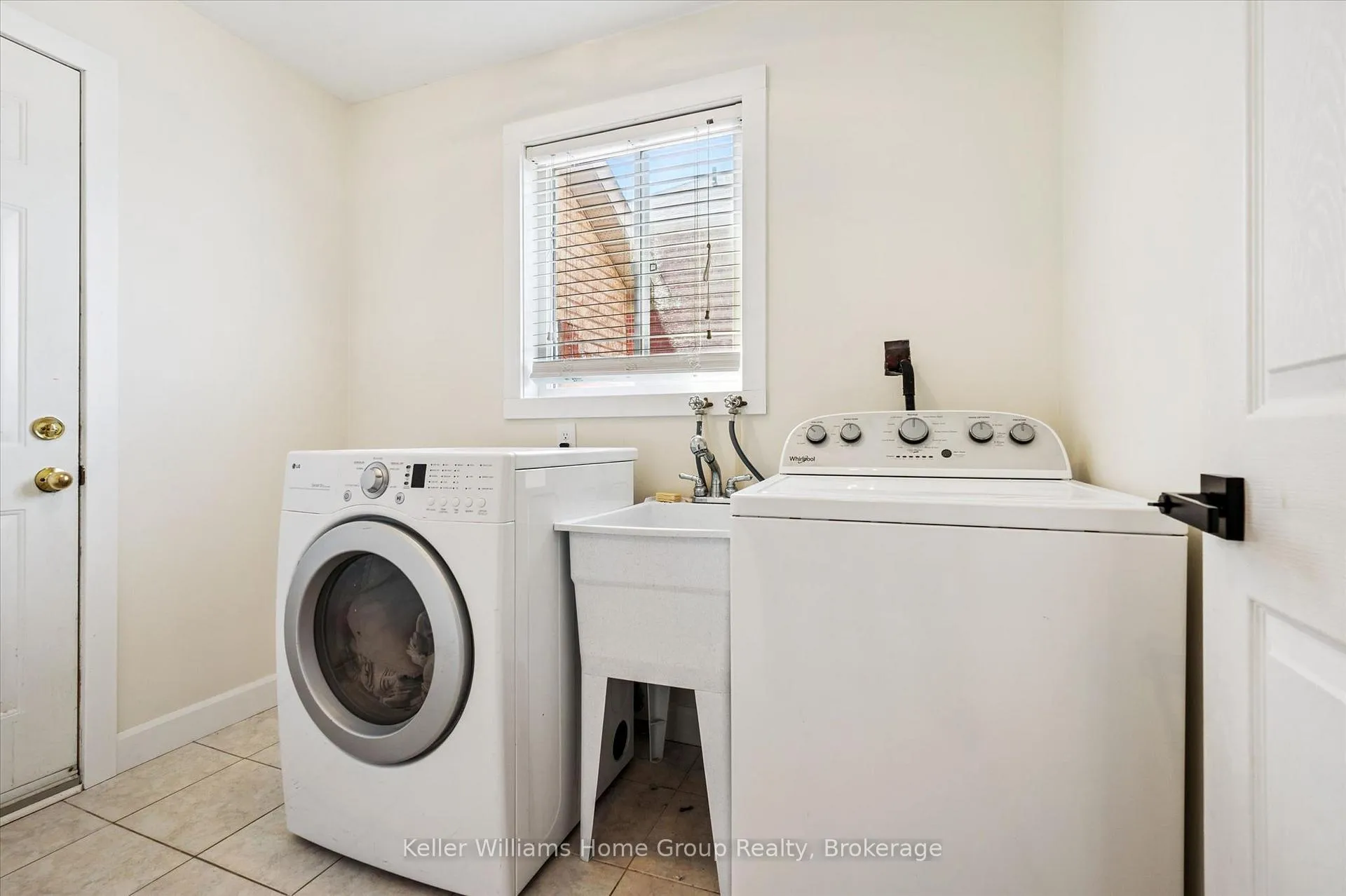 Photo 19 of 304 Daniel Crescent, Centre Wellington, Elora/Salem — HOMEH