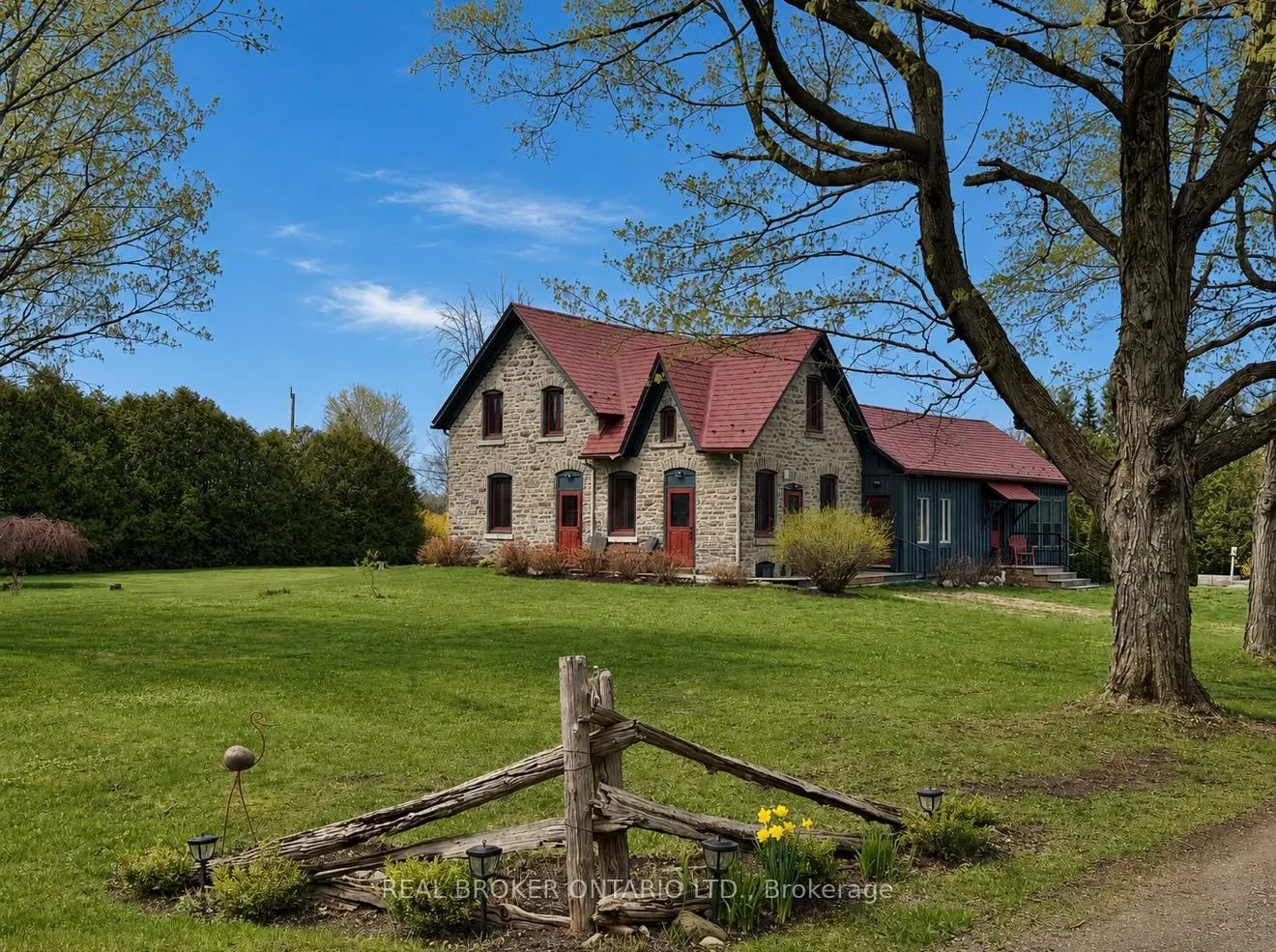 Photo 1 of 2090 Beach Road, North Grenville, North Grenville Twp (Kemptville South) — HOMEH