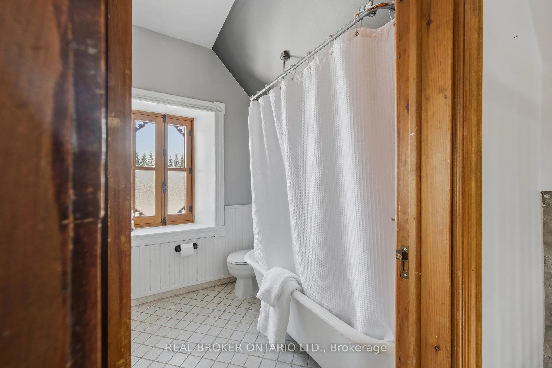 Photo 45 of 2090 Beach Road, North Grenville, North Grenville Twp (Kemptville South) — HOMEH