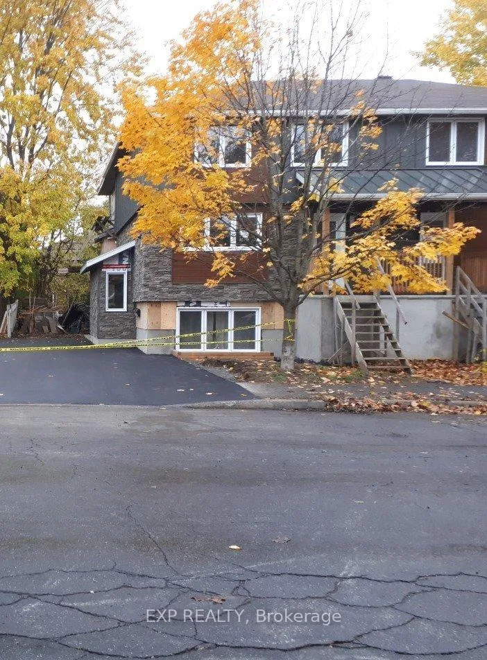 Photo 3 of Unit B, 340 Queen Mary Street, Ottawa, Overbrook/Castle Heights — HOMEH
