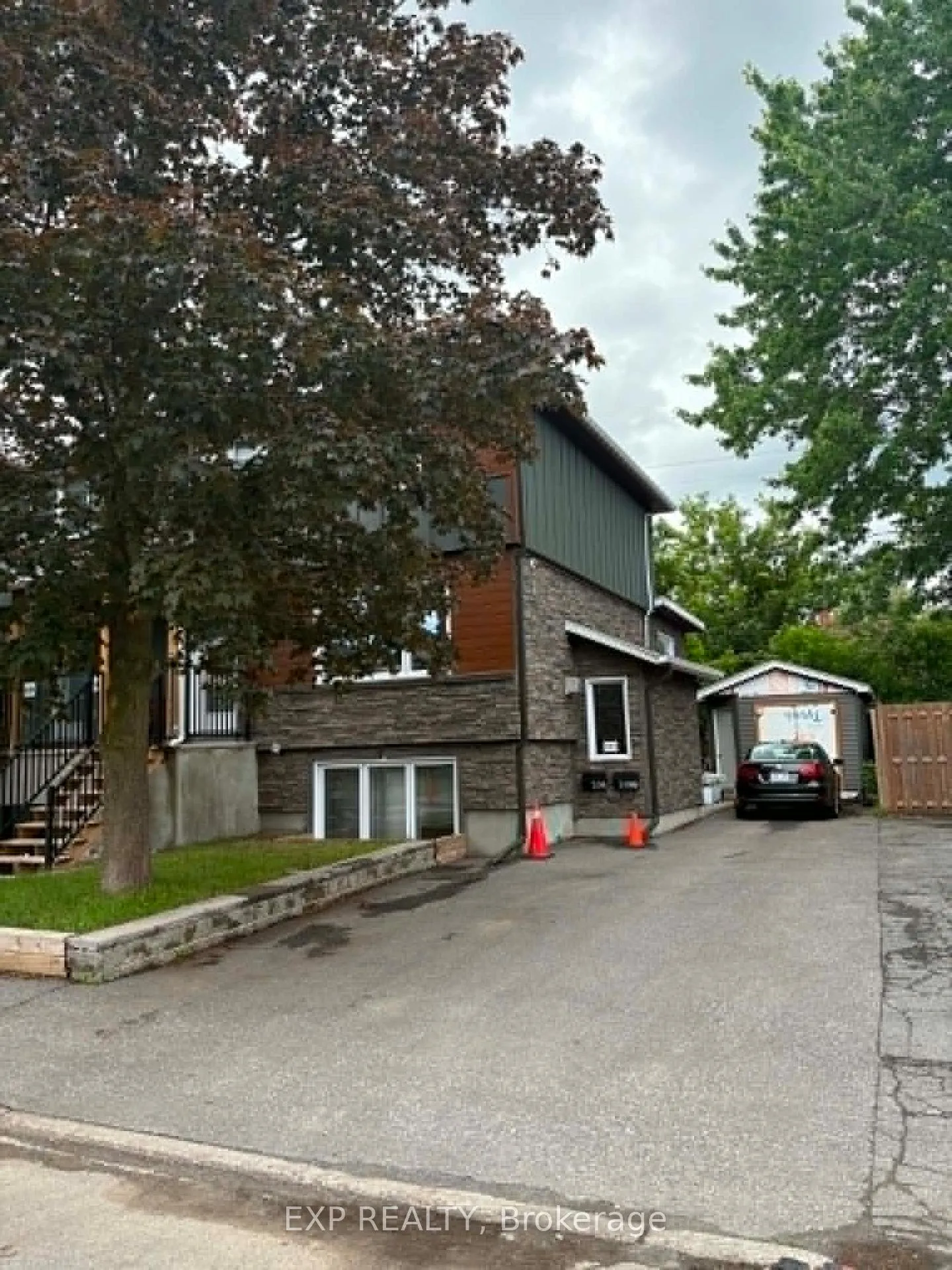 Photo 5 of Unit B, 340 Queen Mary Street, Ottawa, Overbrook/Castle Heights — HOMEH