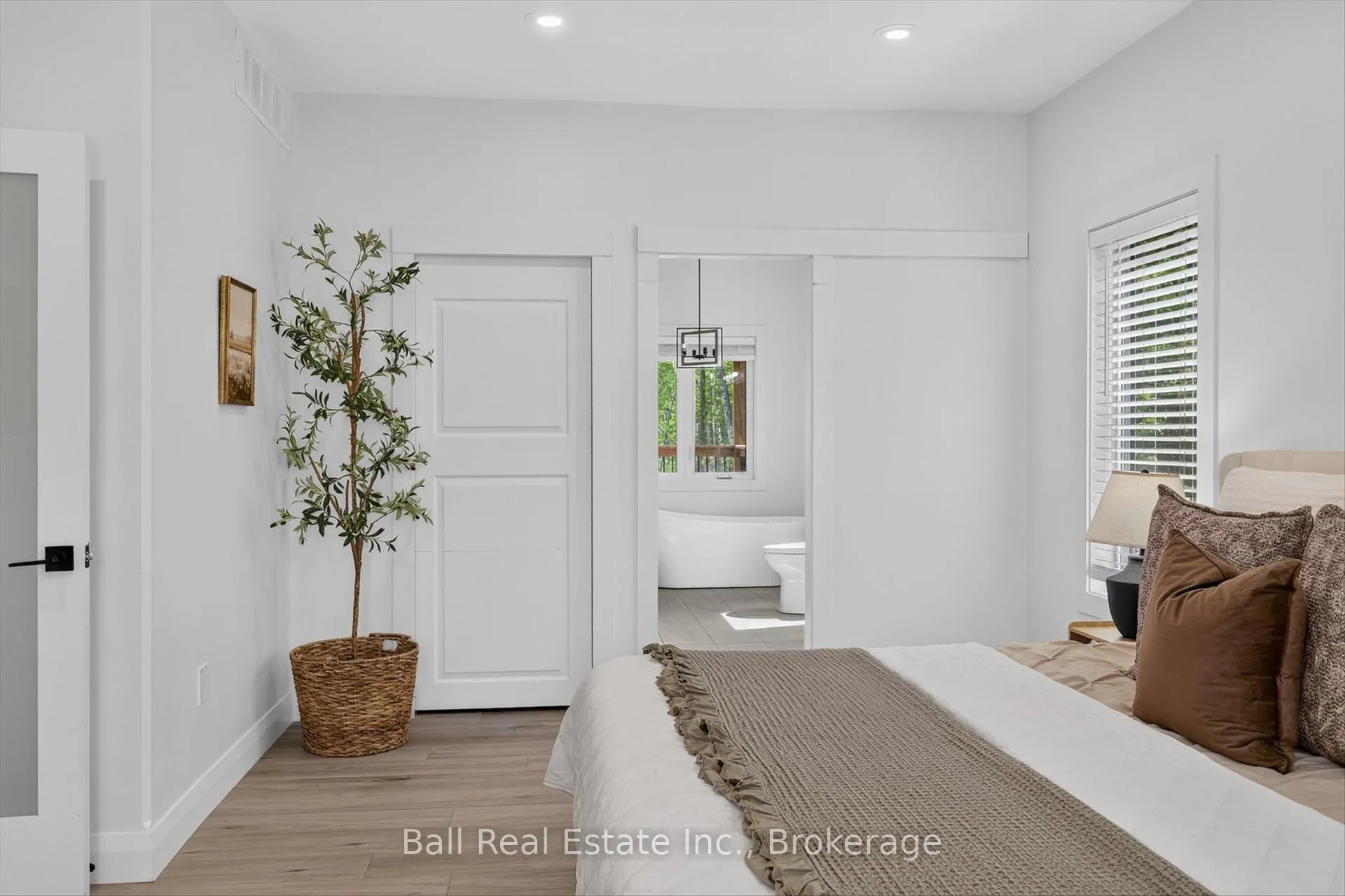 Photo 15 of 53 Sumcot Drive, Trent Lakes — HOMEH