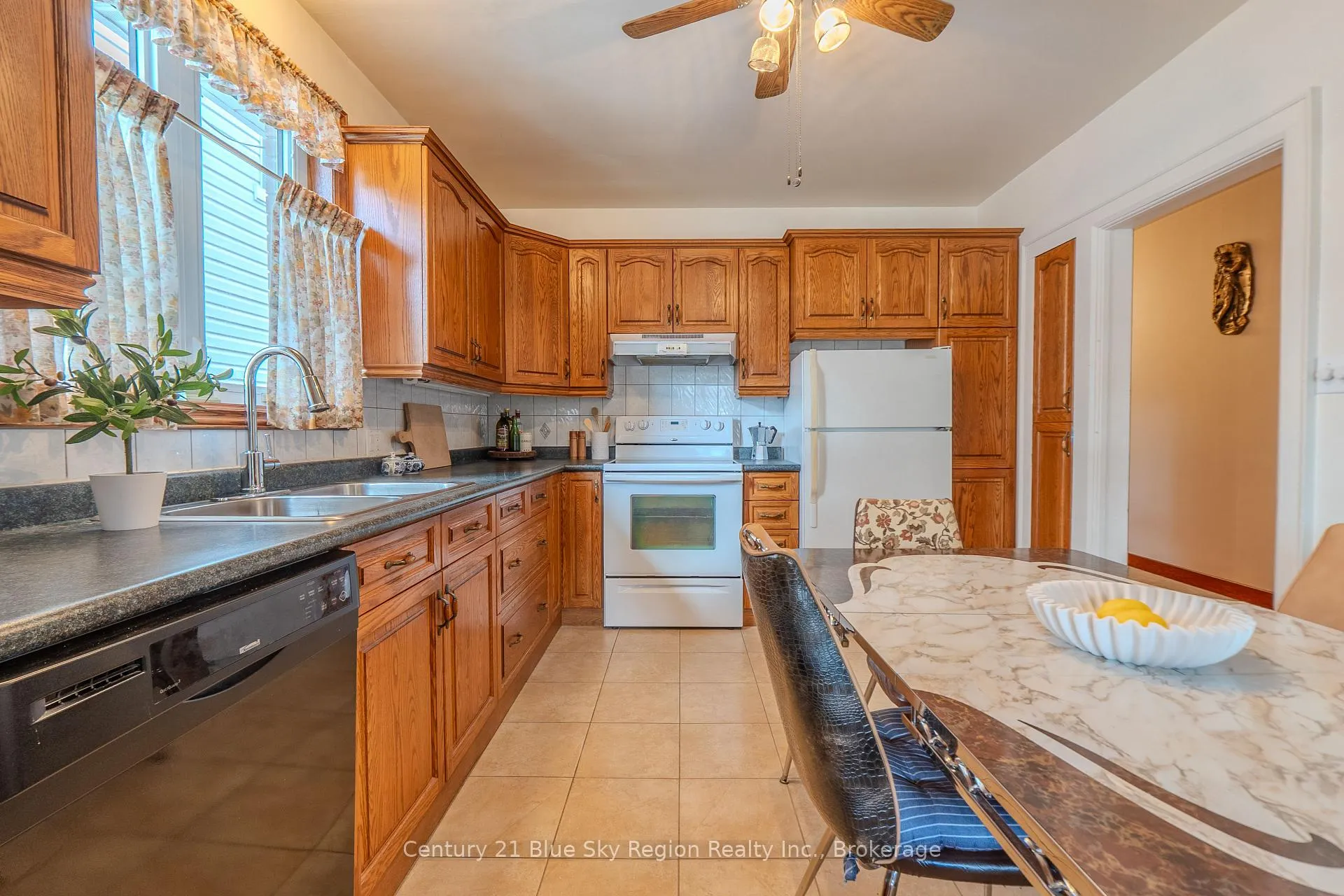 Photo 9 of 137 Second Avenue E, North Bay, Central — HOMEH