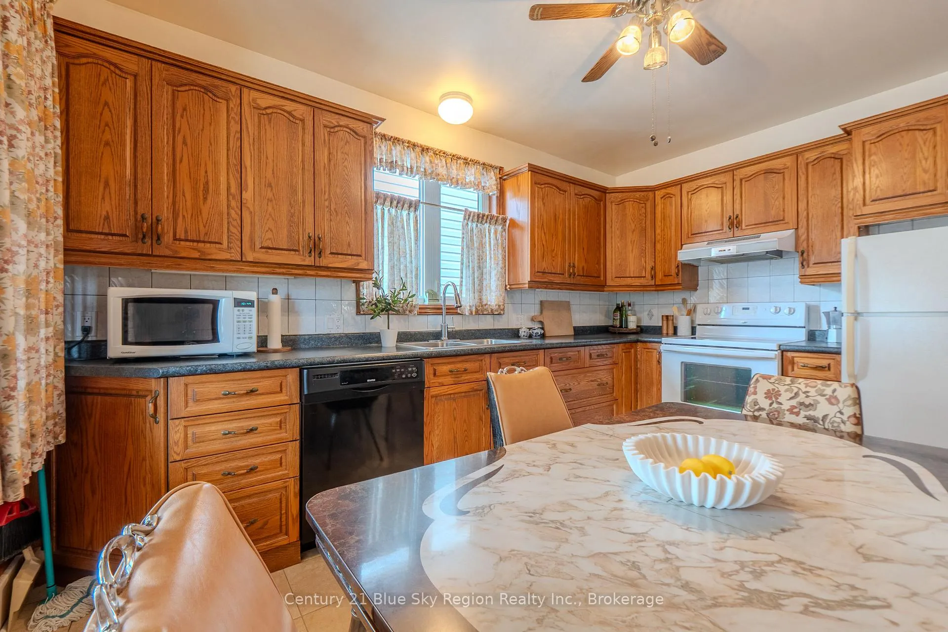 Photo 10 of 137 Second Avenue E, North Bay, Central — HOMEH