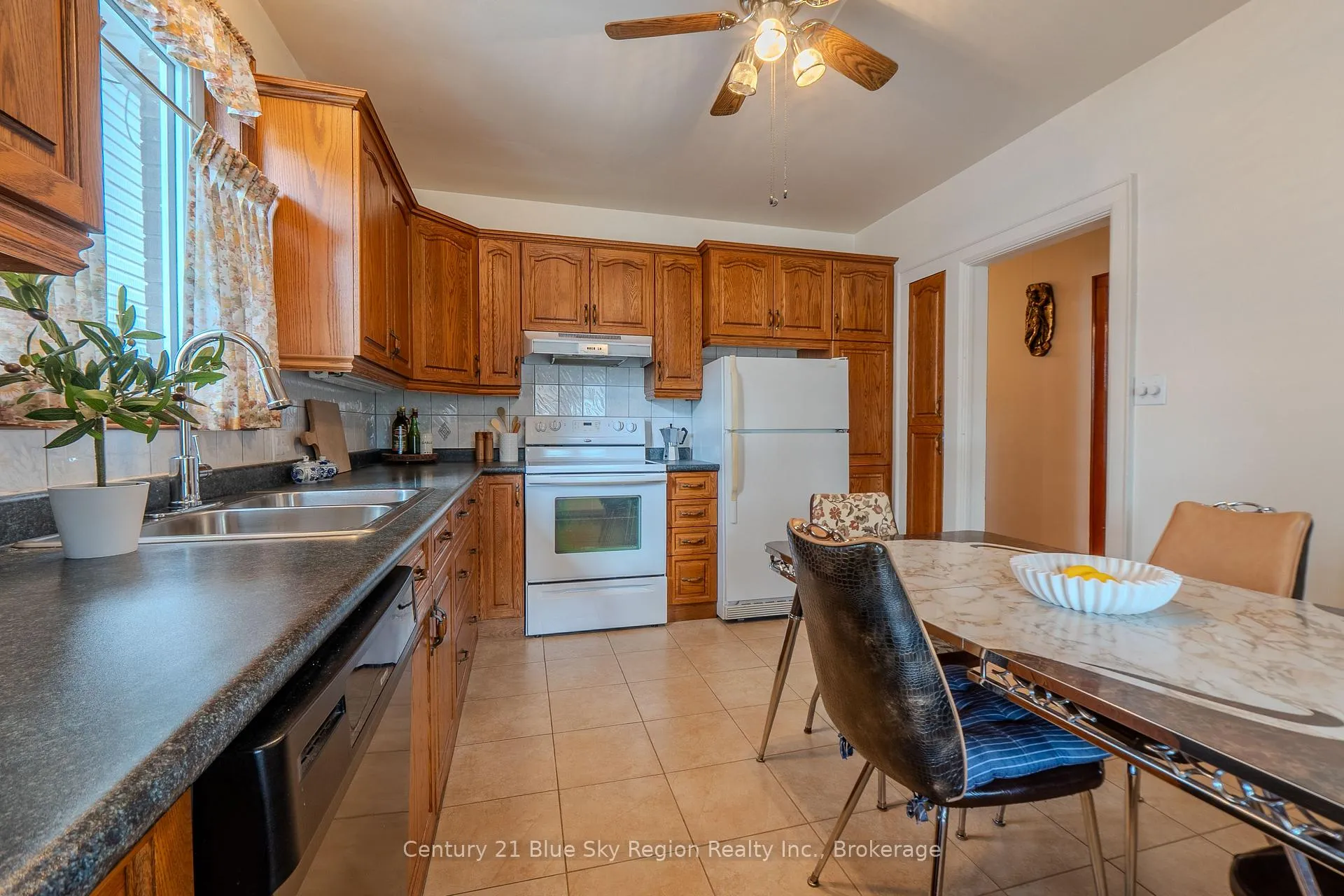 Photo 11 of 137 Second Avenue E, North Bay, Central — HOMEH