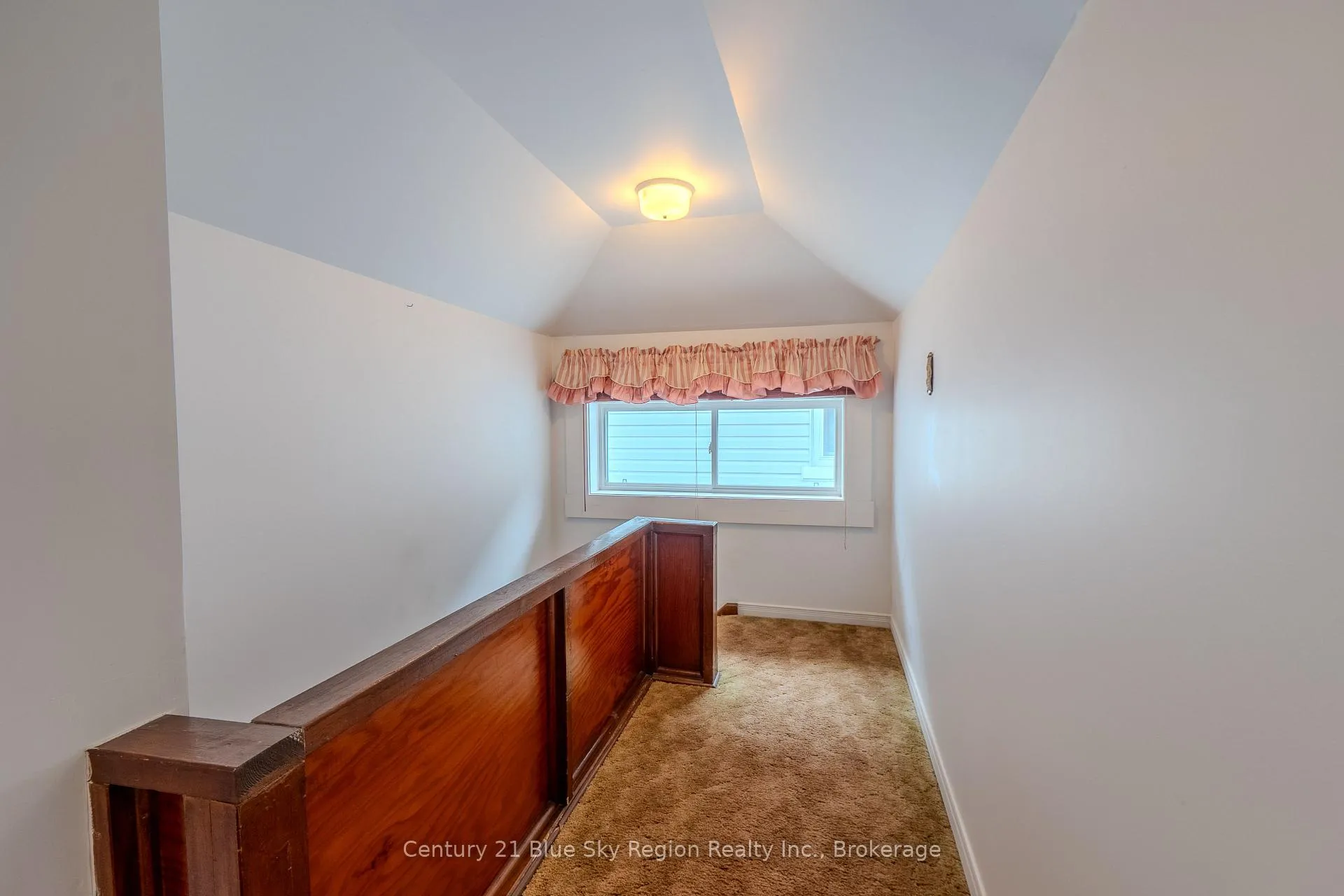 Photo 30 of 137 Second Avenue E, North Bay, Central — HOMEH