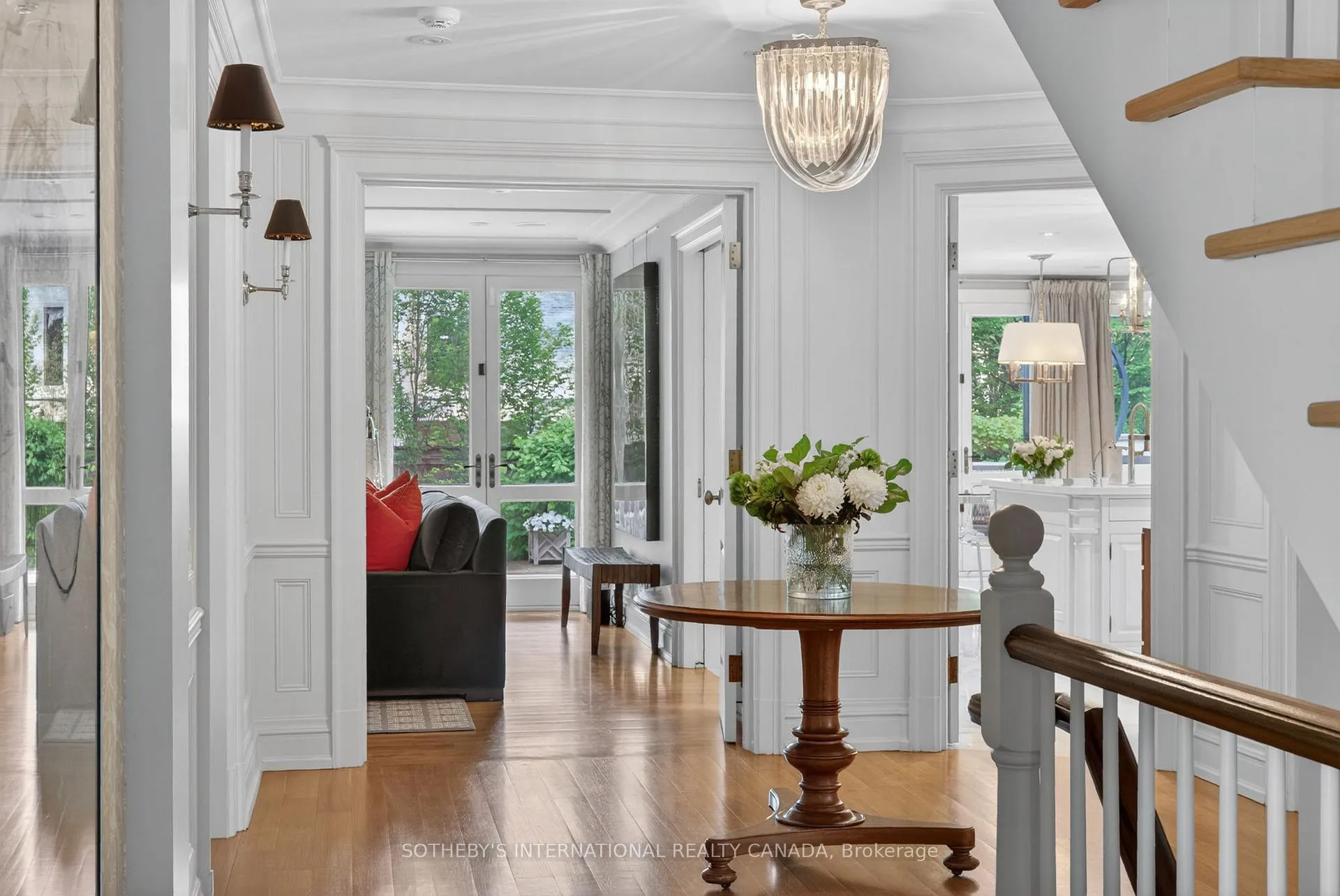 Photo 3 of 335 Cortleigh Boulevard, Toronto, Bedford Park-Nortown — HOMEH