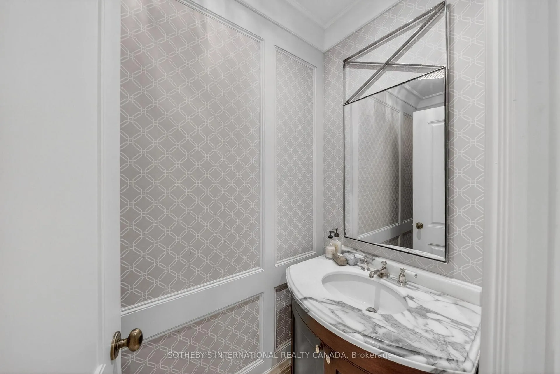 Photo 15 of 335 Cortleigh Boulevard, Toronto, Bedford Park-Nortown — HOMEH