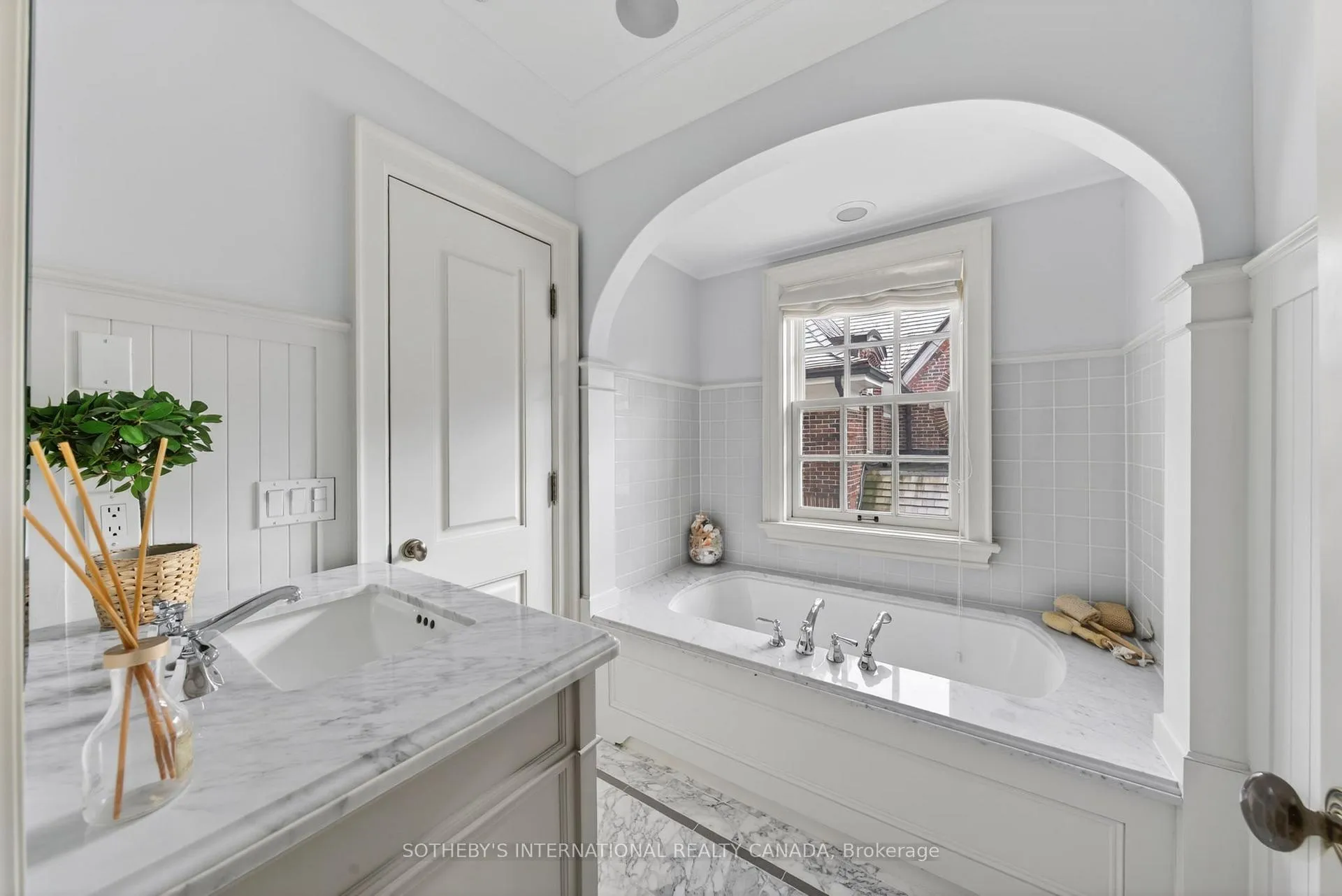 Photo 23 of 335 Cortleigh Boulevard, Toronto, Bedford Park-Nortown — HOMEH