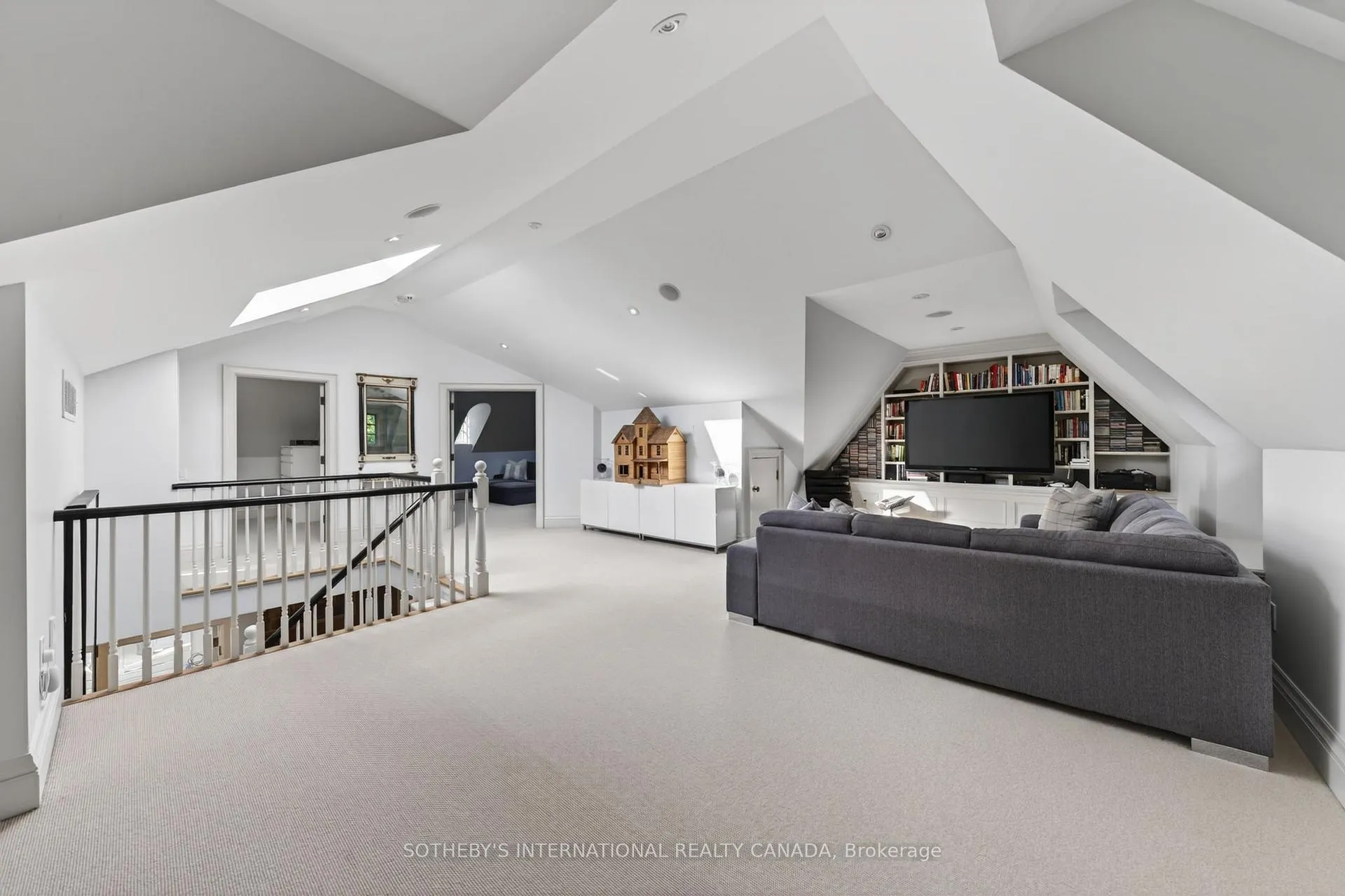 Photo 28 of 335 Cortleigh Boulevard, Toronto, Bedford Park-Nortown — HOMEH