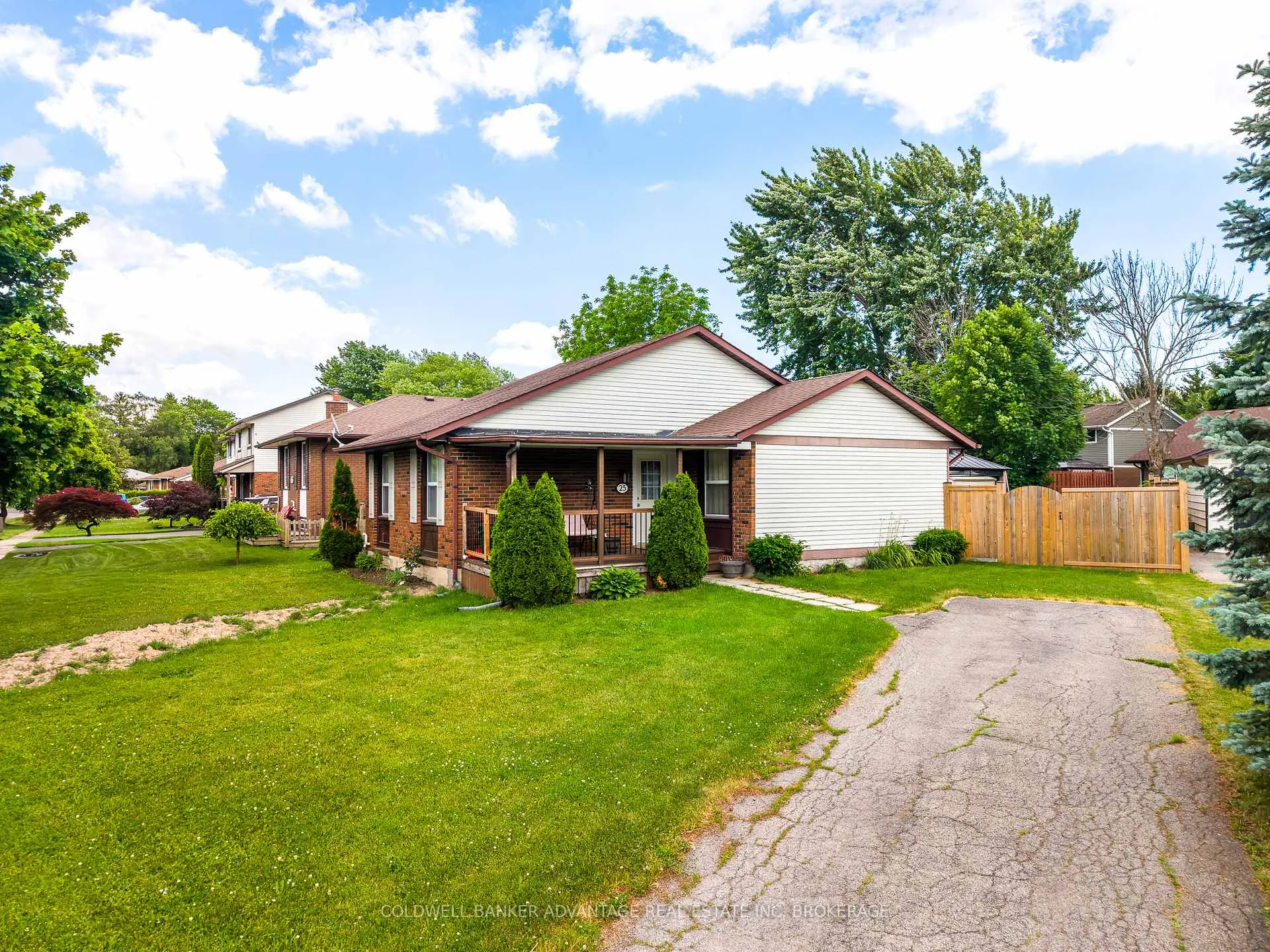 Photo 1 of 25 Newleaf Crescent, Welland, N. Welland — HOMEH