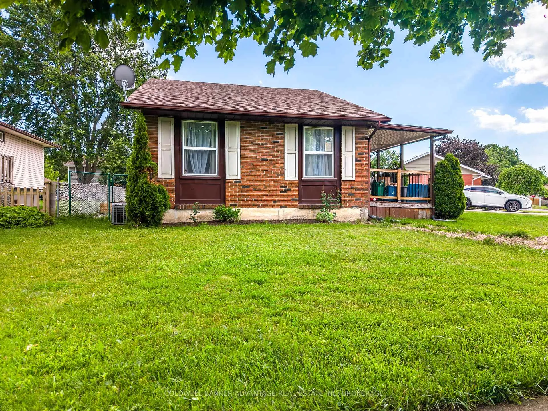 Photo 2 of 25 Newleaf Crescent, Welland, N. Welland — HOMEH