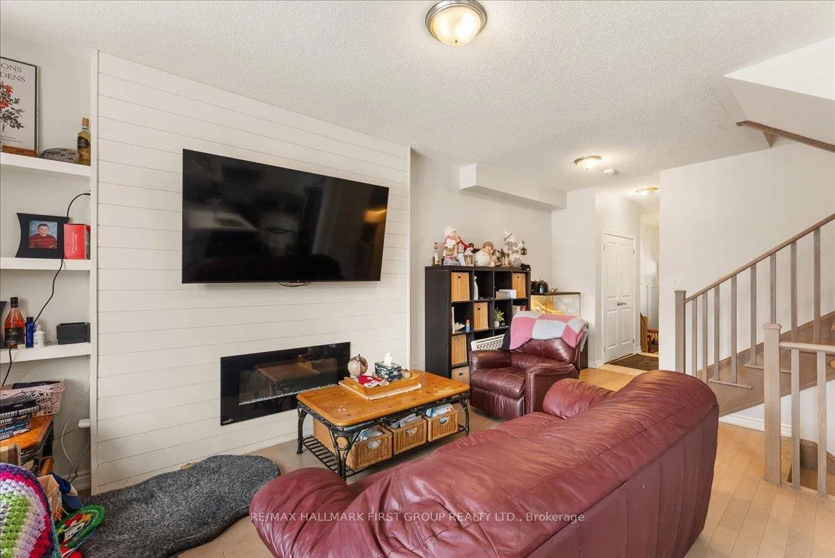 Photo 7 of 20 Northhill Avenue, Cavan Monaghan, Cavan Twp — HOMEH