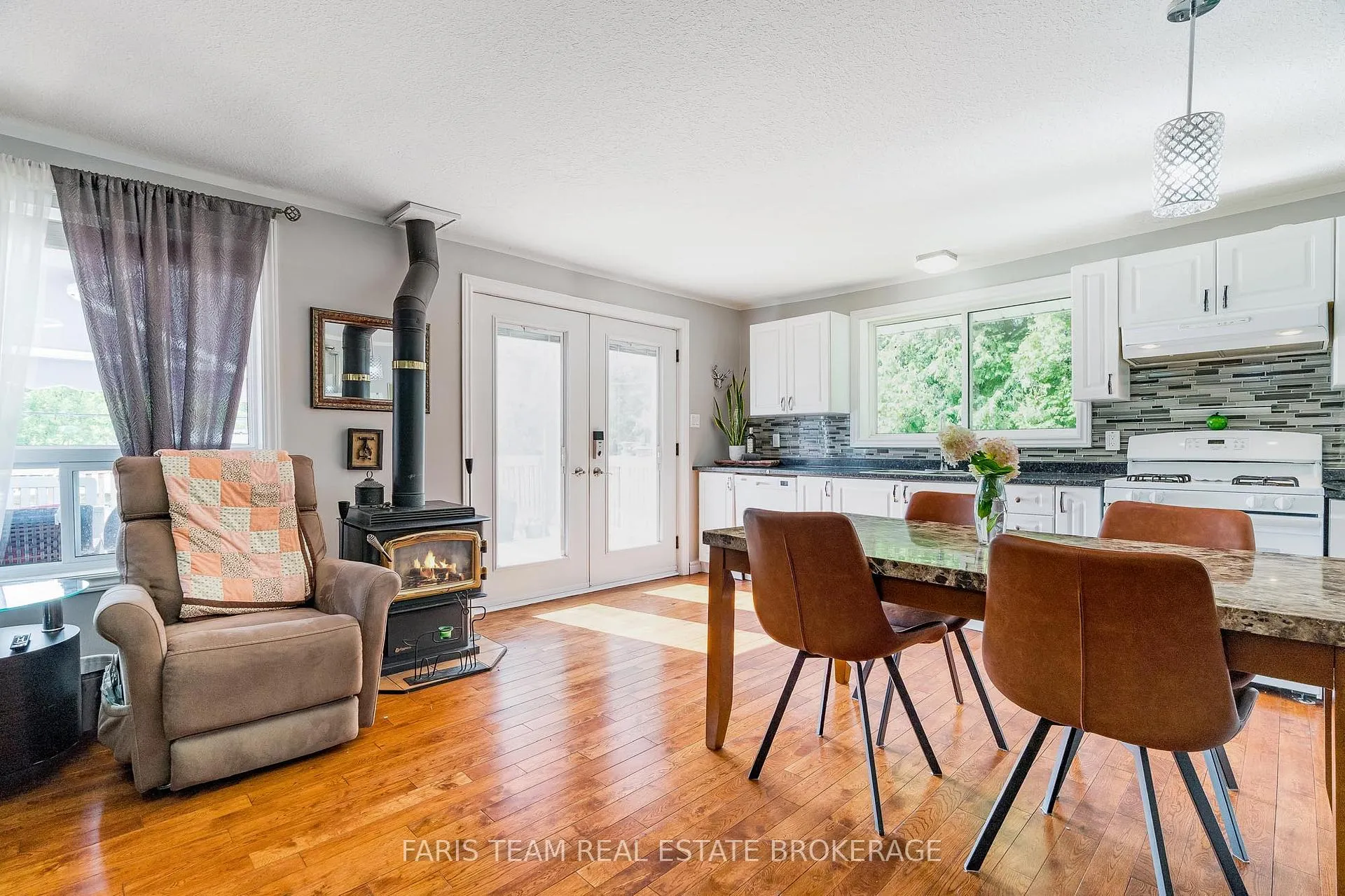 Photo 11 of 91 Park Street, Tay, Victoria Harbour — HOMEH