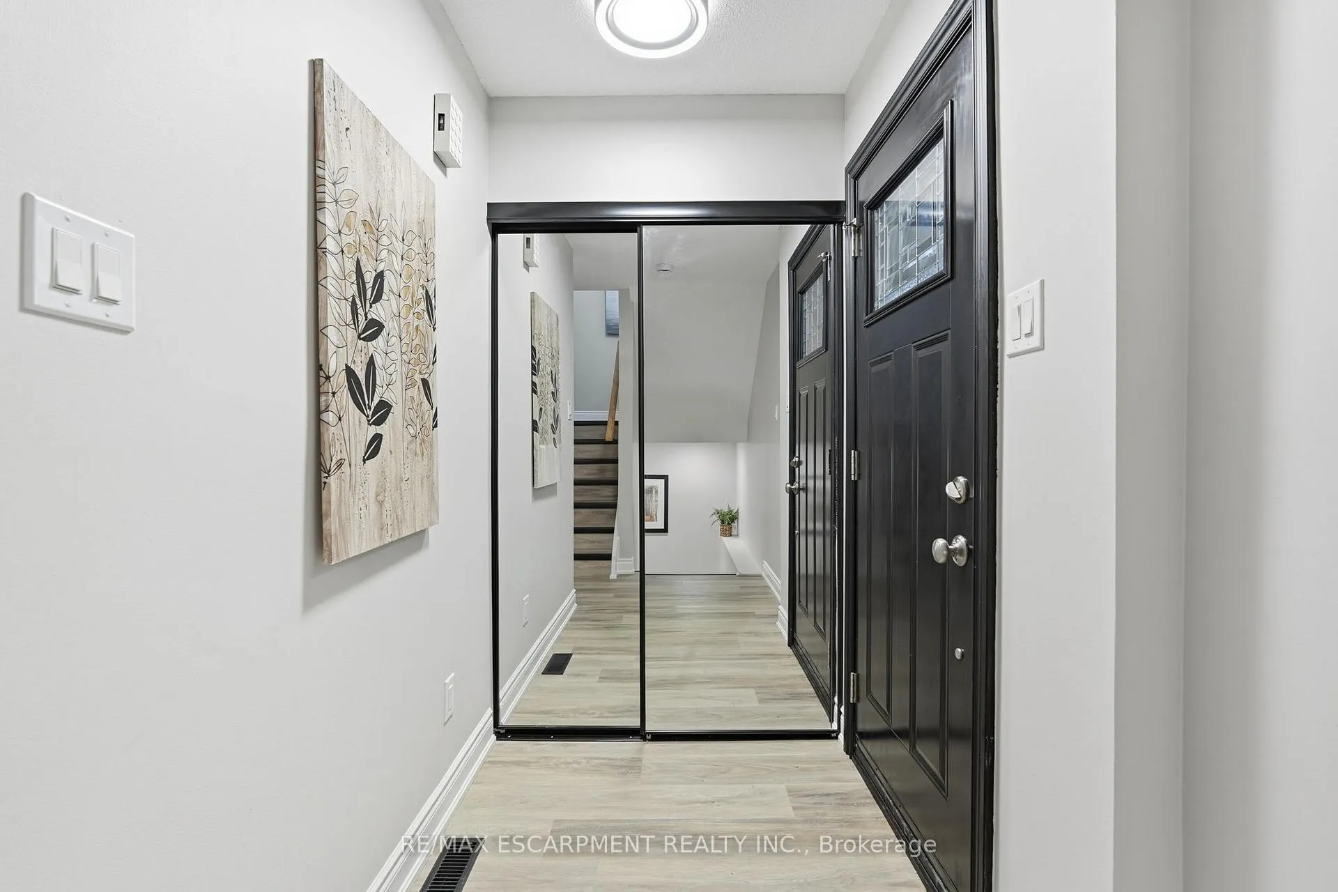 Photo 5 of 55 Ventura Drive, Hamilton, Stoney Creek Mountain — HOMEH