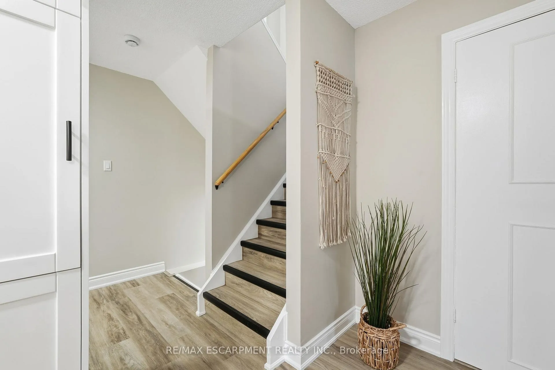 Photo 24 of 55 Ventura Drive, Hamilton, Stoney Creek Mountain — HOMEH