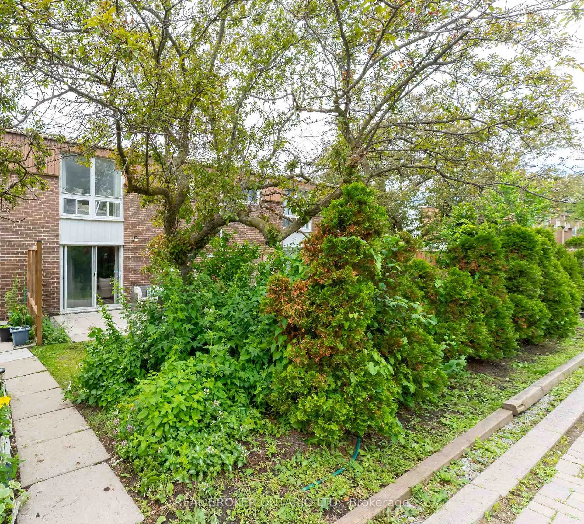 Front of Unit 15, 10 Leith Hill Road