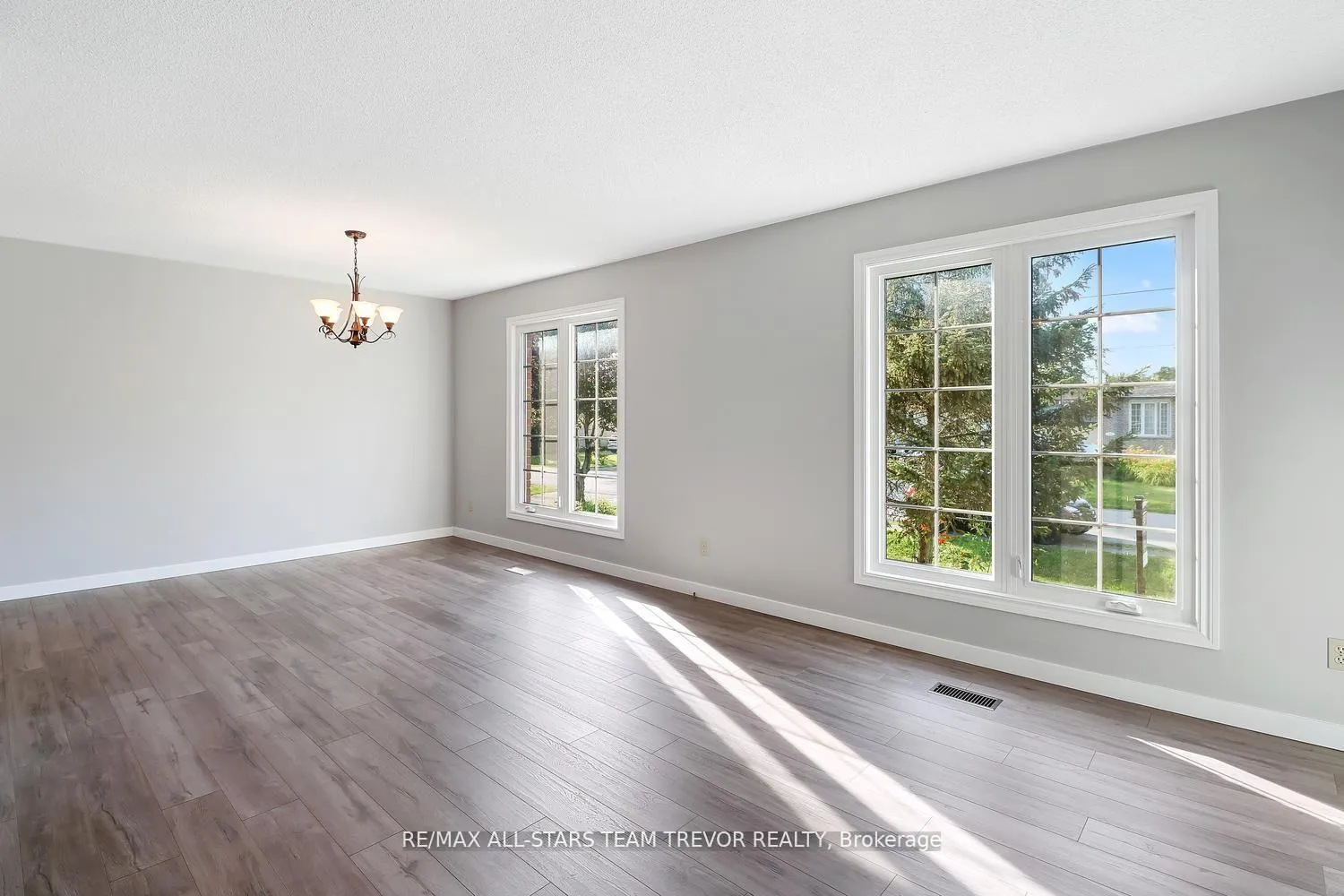 Photo 3 of 161 Silas Boulevard, Georgina, Keswick North — HOMEH