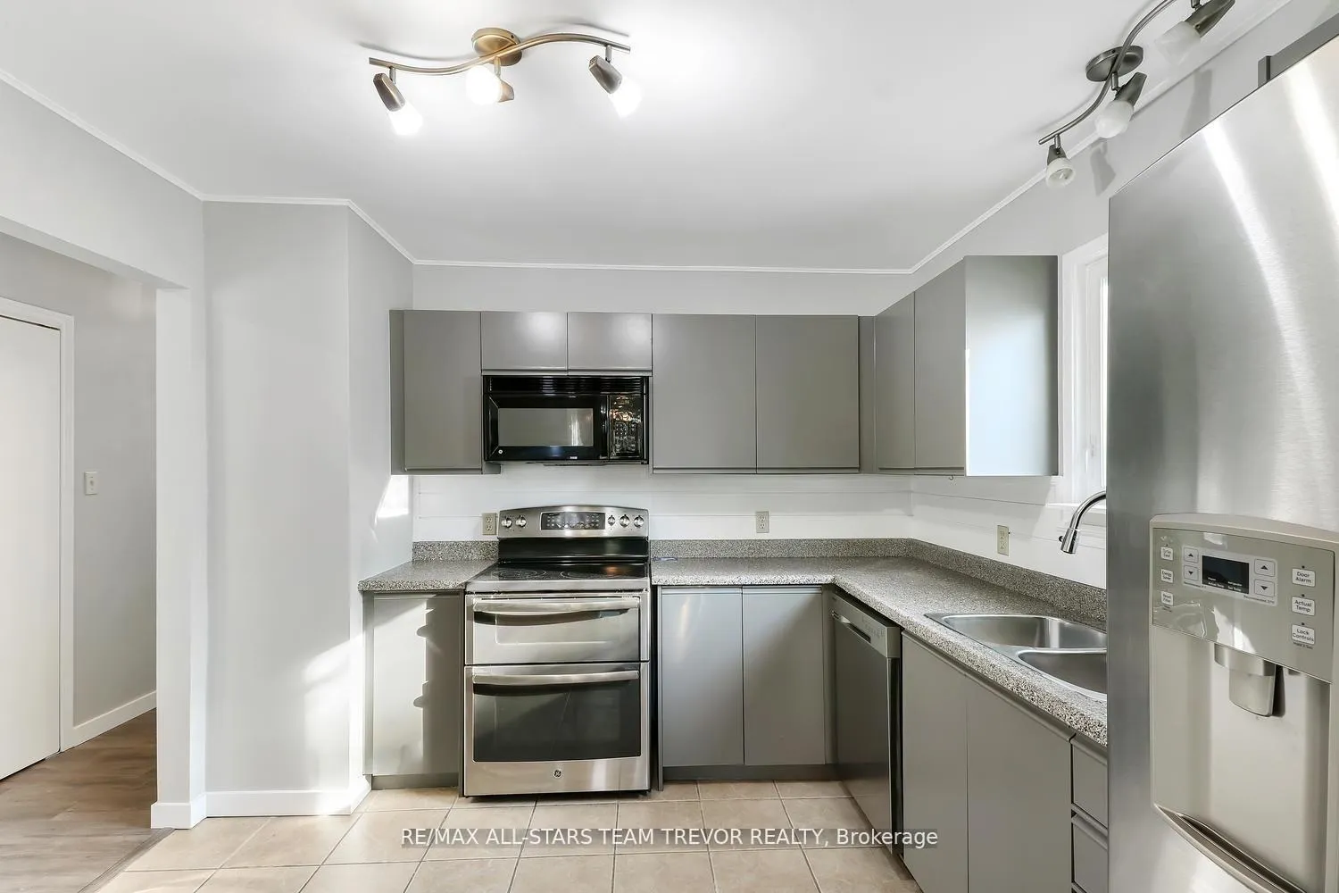 Photo 6 of 161 Silas Boulevard, Georgina, Keswick North — HOMEH