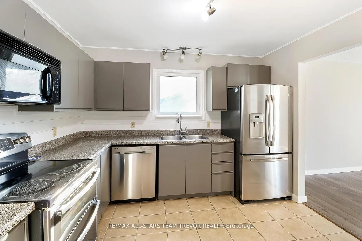 Photo 7 of 161 Silas Boulevard, Georgina, Keswick North — HOMEH