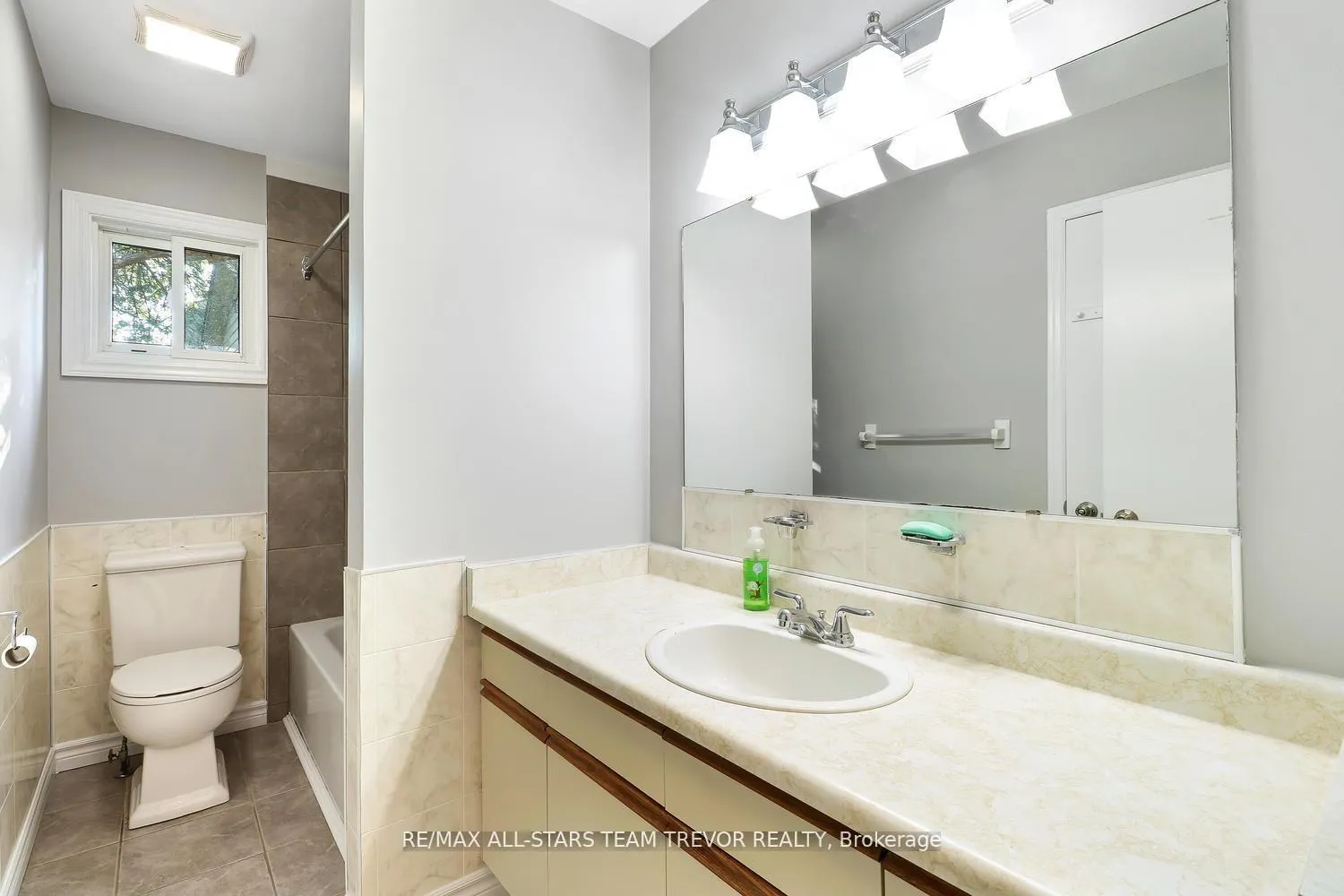 Photo 14 of 161 Silas Boulevard, Georgina, Keswick North — HOMEH