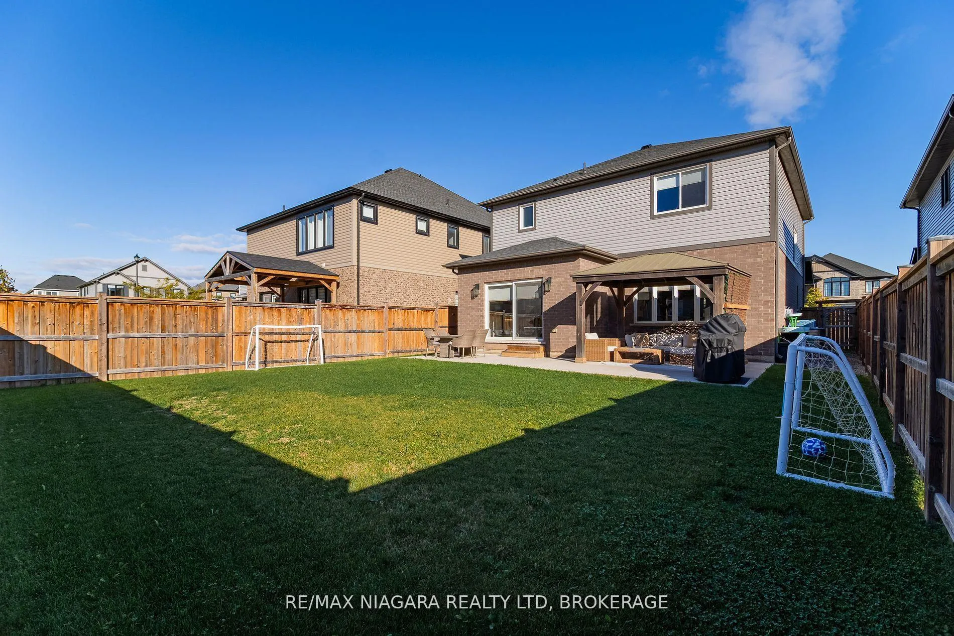 Photo 8 of 6 Myrtle Street, Pelham, Fonthill — HOMEH