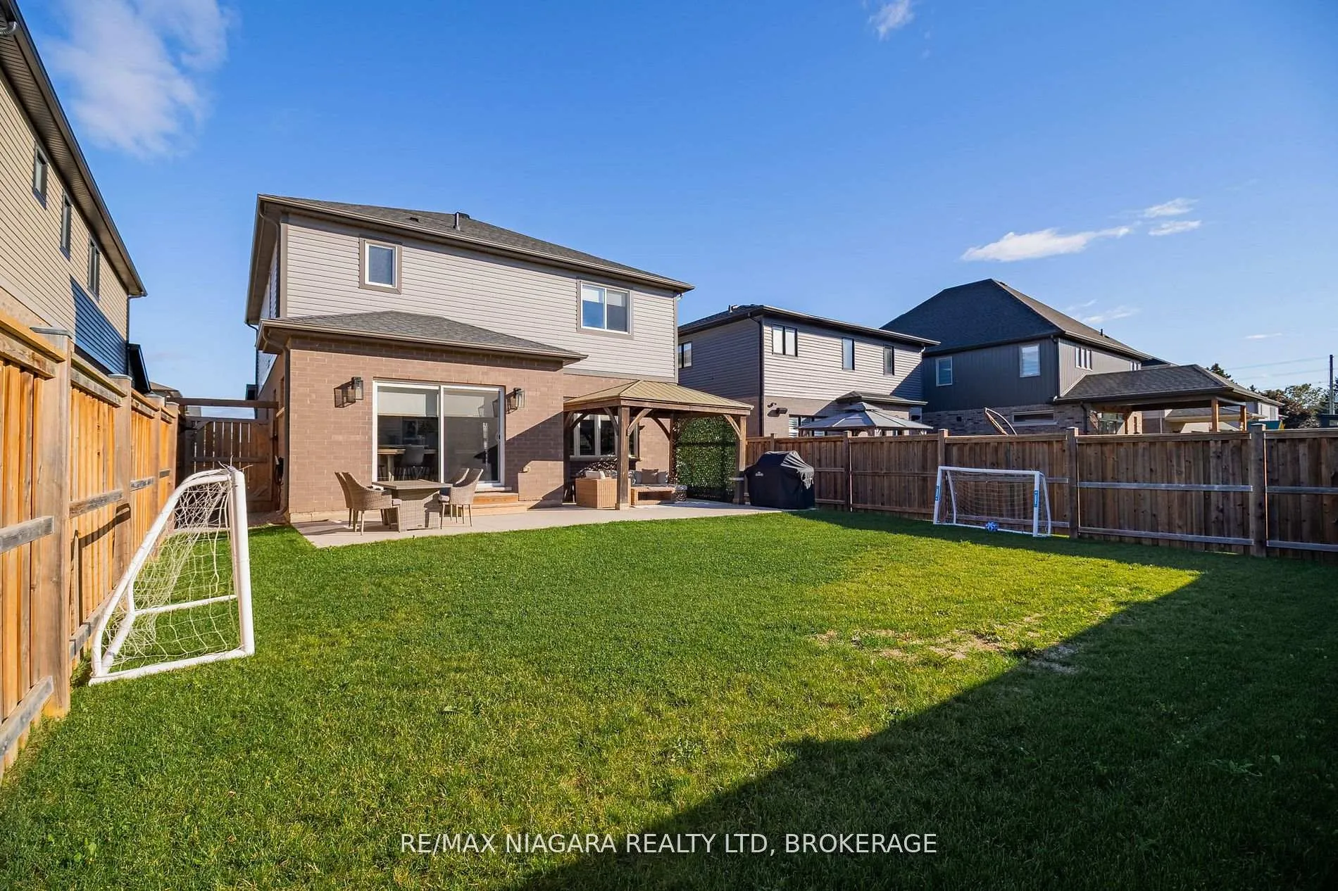 Photo 9 of 6 Myrtle Street, Pelham, Fonthill — HOMEH