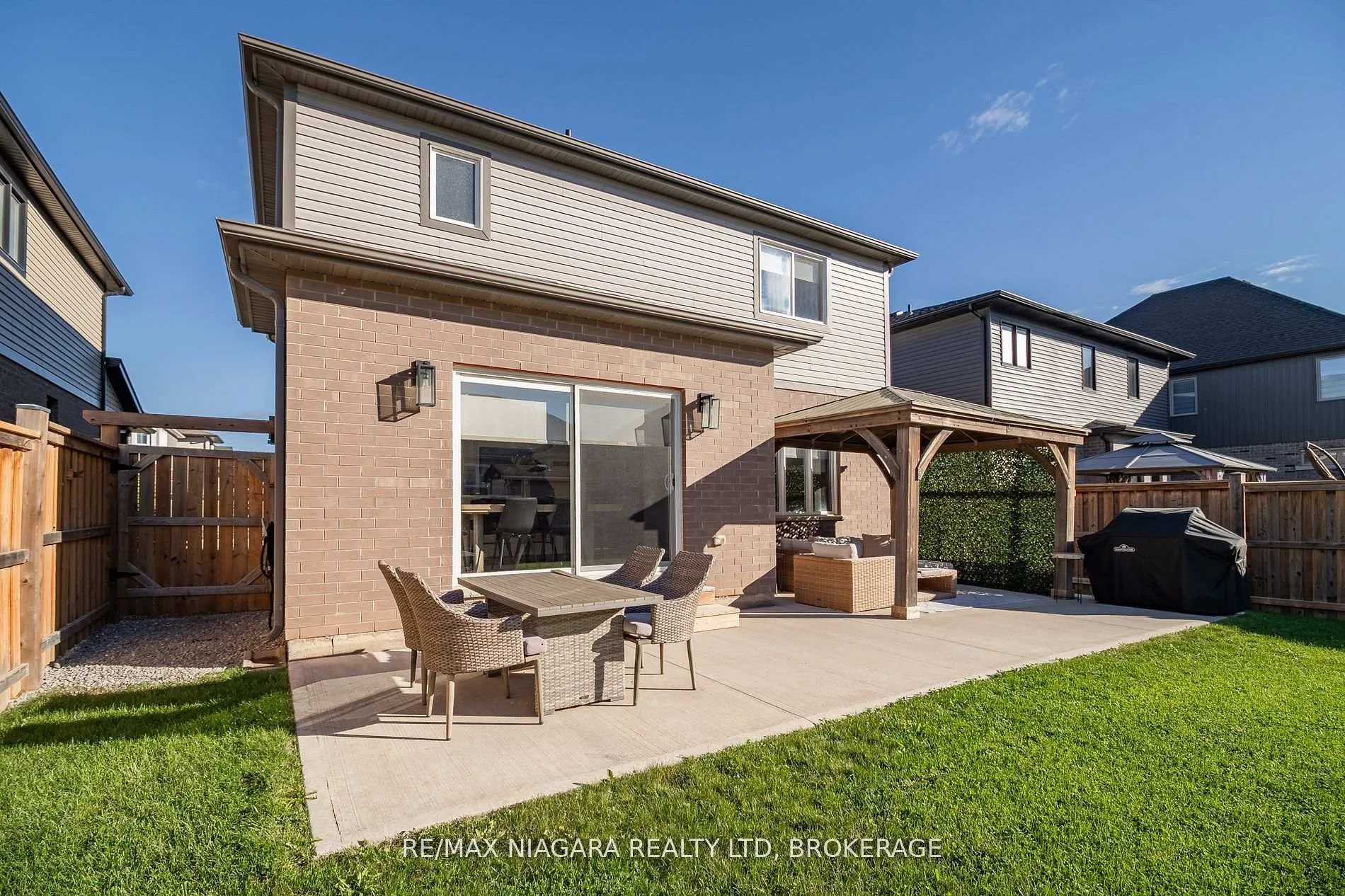 Photo 11 of 6 Myrtle Street, Pelham, Fonthill — HOMEH