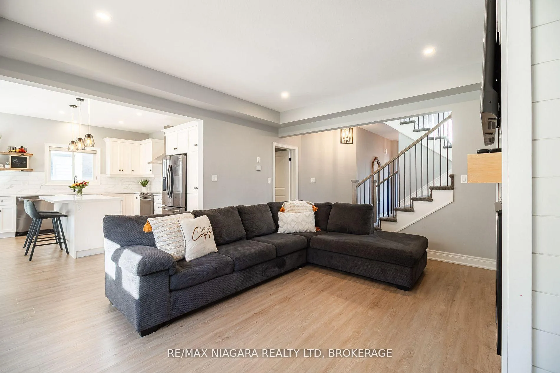 Photo 37 of 6 Myrtle Street, Pelham, Fonthill — HOMEH