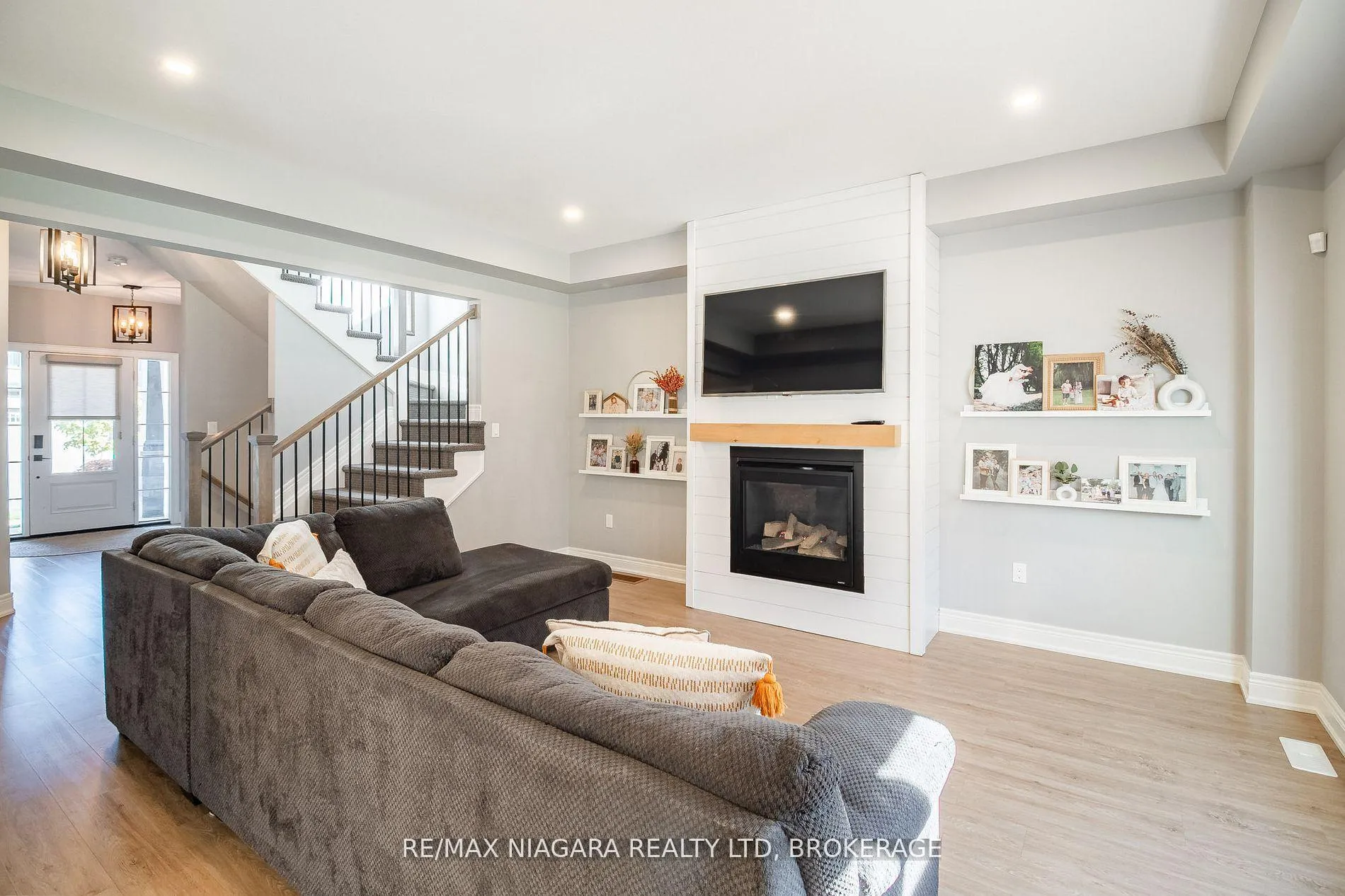 Photo 38 of 6 Myrtle Street, Pelham, Fonthill — HOMEH