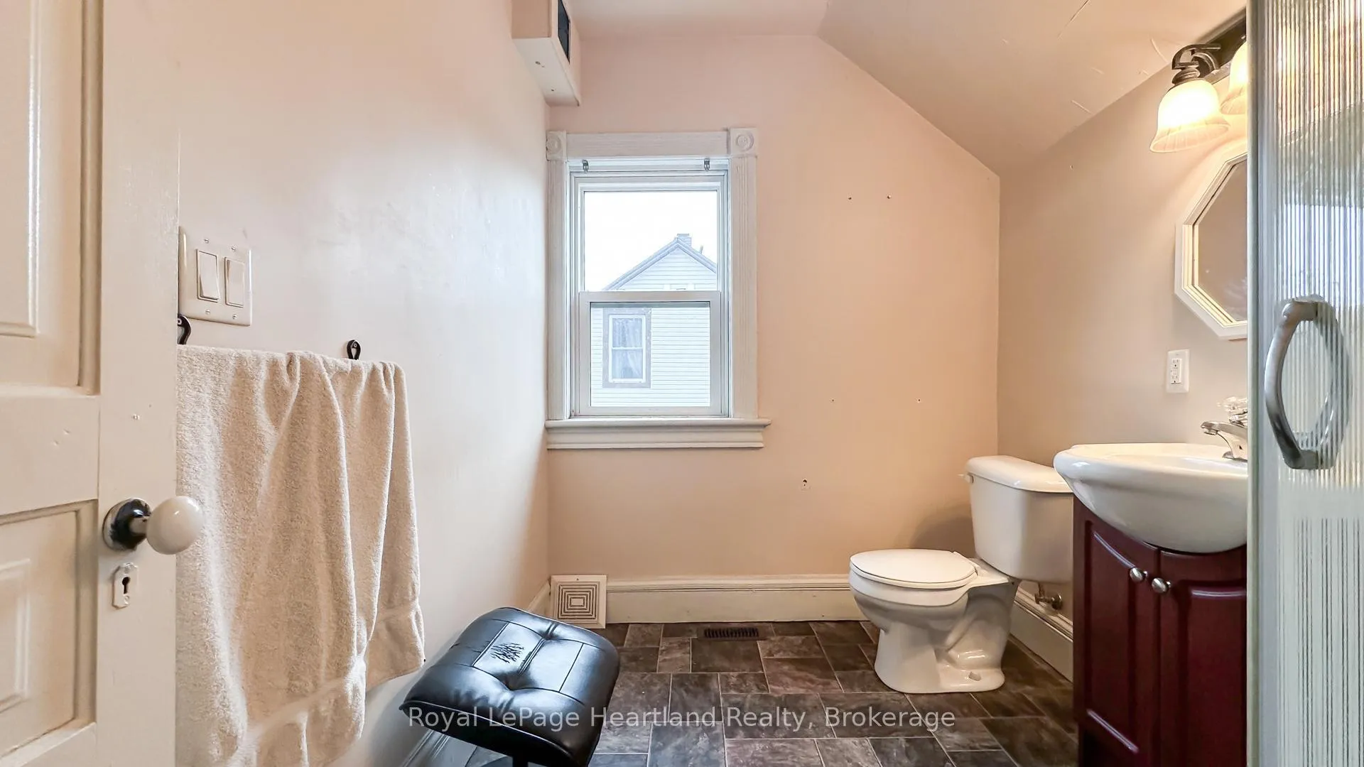 Photo 17 of 43 Trafalgar Street, Goderich, Goderich (Town) — HOMEH
