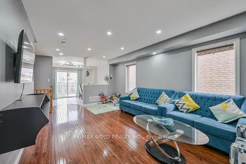 Photo 6 of 116 Heartleaf Crescent, Brampton, Fletcher's Meadow — HOMEH