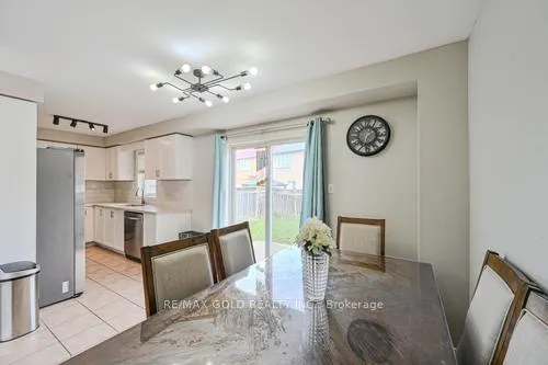 Photo 8 of 116 Heartleaf Crescent, Brampton, Fletcher's Meadow — HOMEH