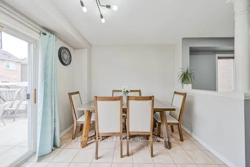 Photo 9 of 116 Heartleaf Crescent, Brampton, Fletcher's Meadow — HOMEH