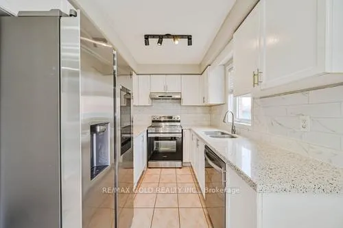 Photo 10 of 116 Heartleaf Crescent, Brampton, Fletcher's Meadow — HOMEH