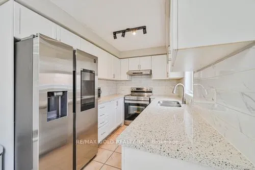 Photo 11 of 116 Heartleaf Crescent, Brampton, Fletcher's Meadow — HOMEH