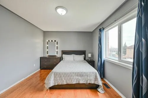 Photo 17 of 116 Heartleaf Crescent, Brampton, Fletcher's Meadow — HOMEH