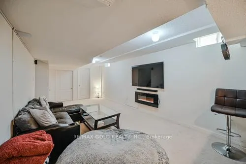 Photo 33 of 116 Heartleaf Crescent, Brampton, Fletcher's Meadow — HOMEH