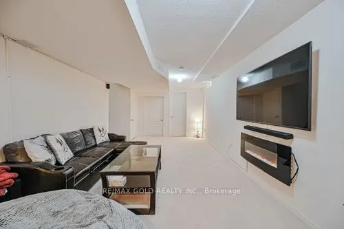 Photo 34 of 116 Heartleaf Crescent, Brampton, Fletcher's Meadow — HOMEH