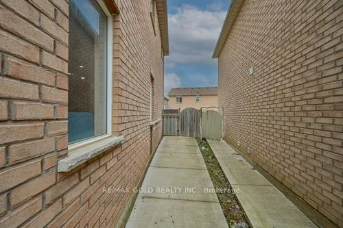 Photo 39 of 116 Heartleaf Crescent, Brampton, Fletcher's Meadow — HOMEH