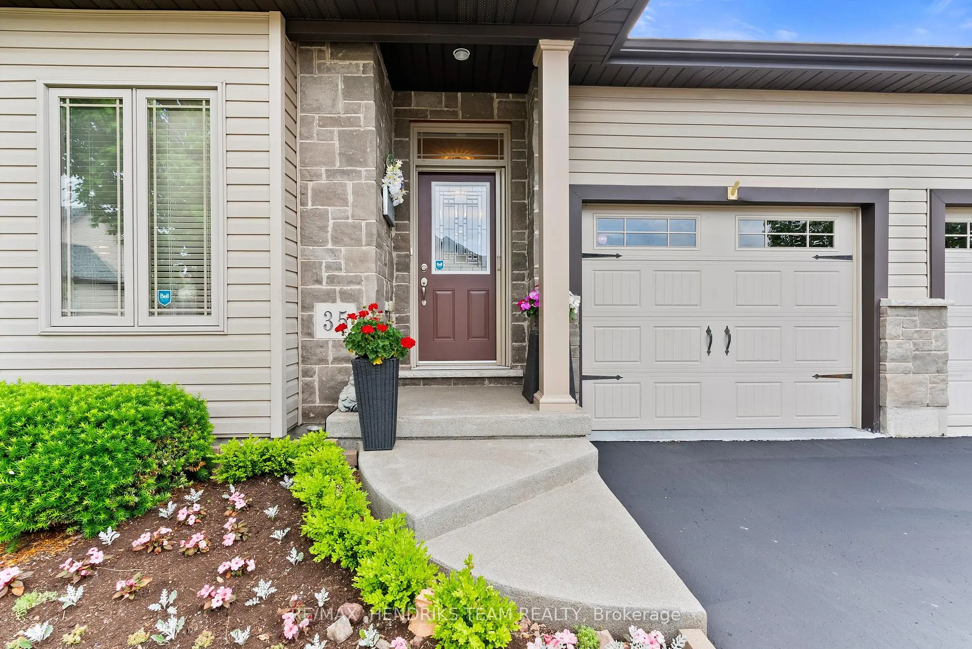 Photo 2 of Unit 35, 9440 Eagle Ridge Drive, Niagara Falls, Forestview — HOMEH