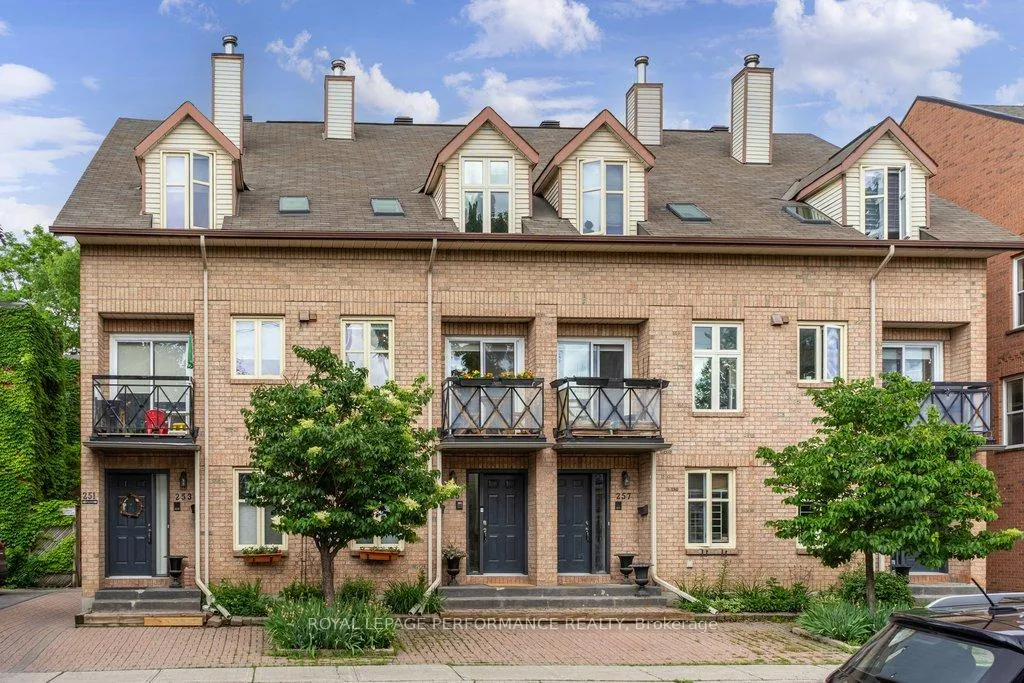 Front of Unit 5, 255 Cathcart Street