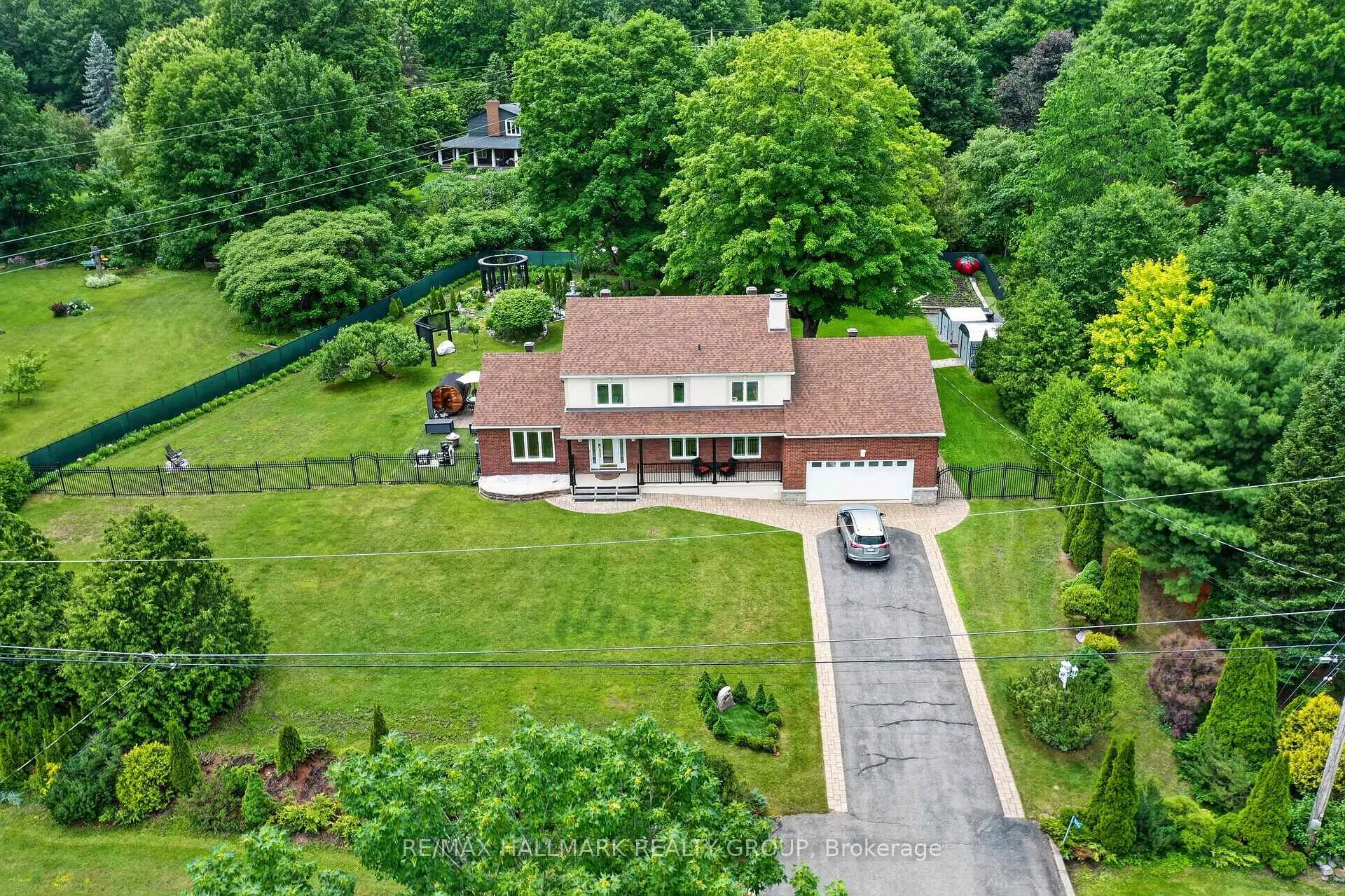 Photo 3 of 1064 Moffatt Drive, Ottawa, Cumberland Ridge — HOMEH